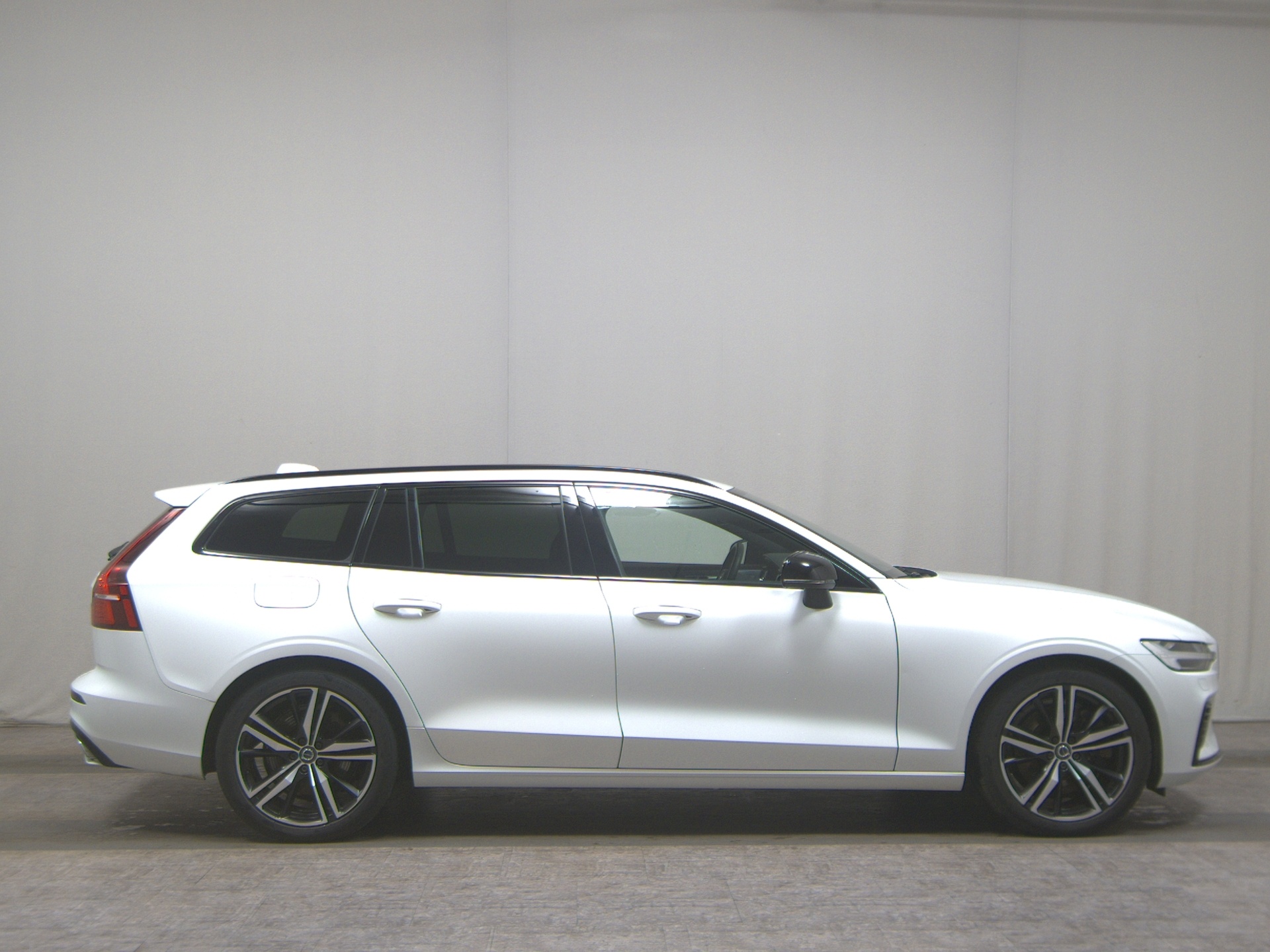 Volvo V60 T6 R-Design Navi Pano LED Sound AHK RFK