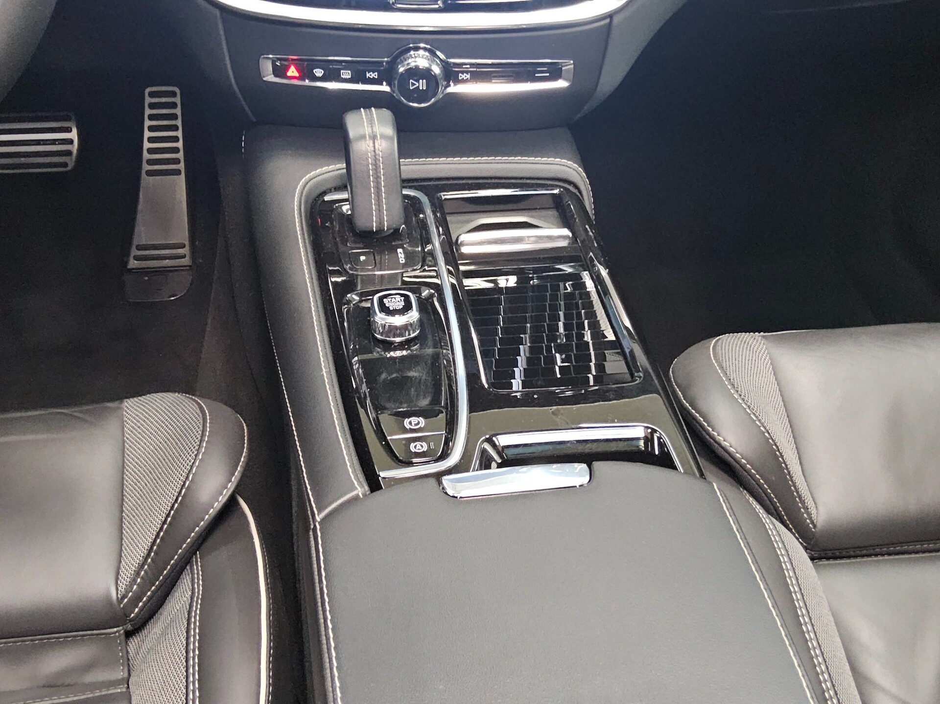 Volvo V60 T6 R-Design Navi Pano LED Sound AHK RFK 6