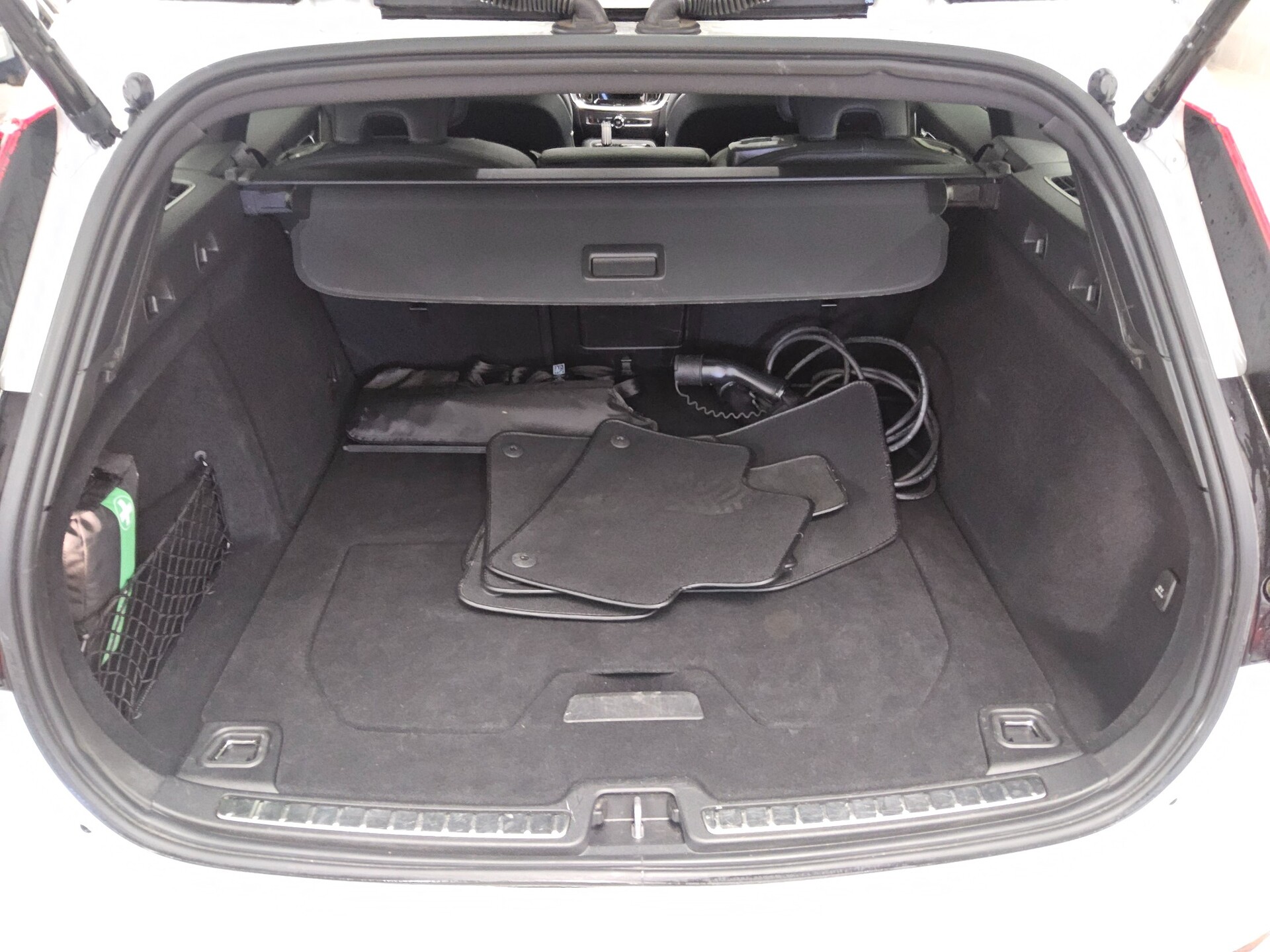 Volvo V60 T6 R-Design Navi Pano LED Sound AHK RFK 13