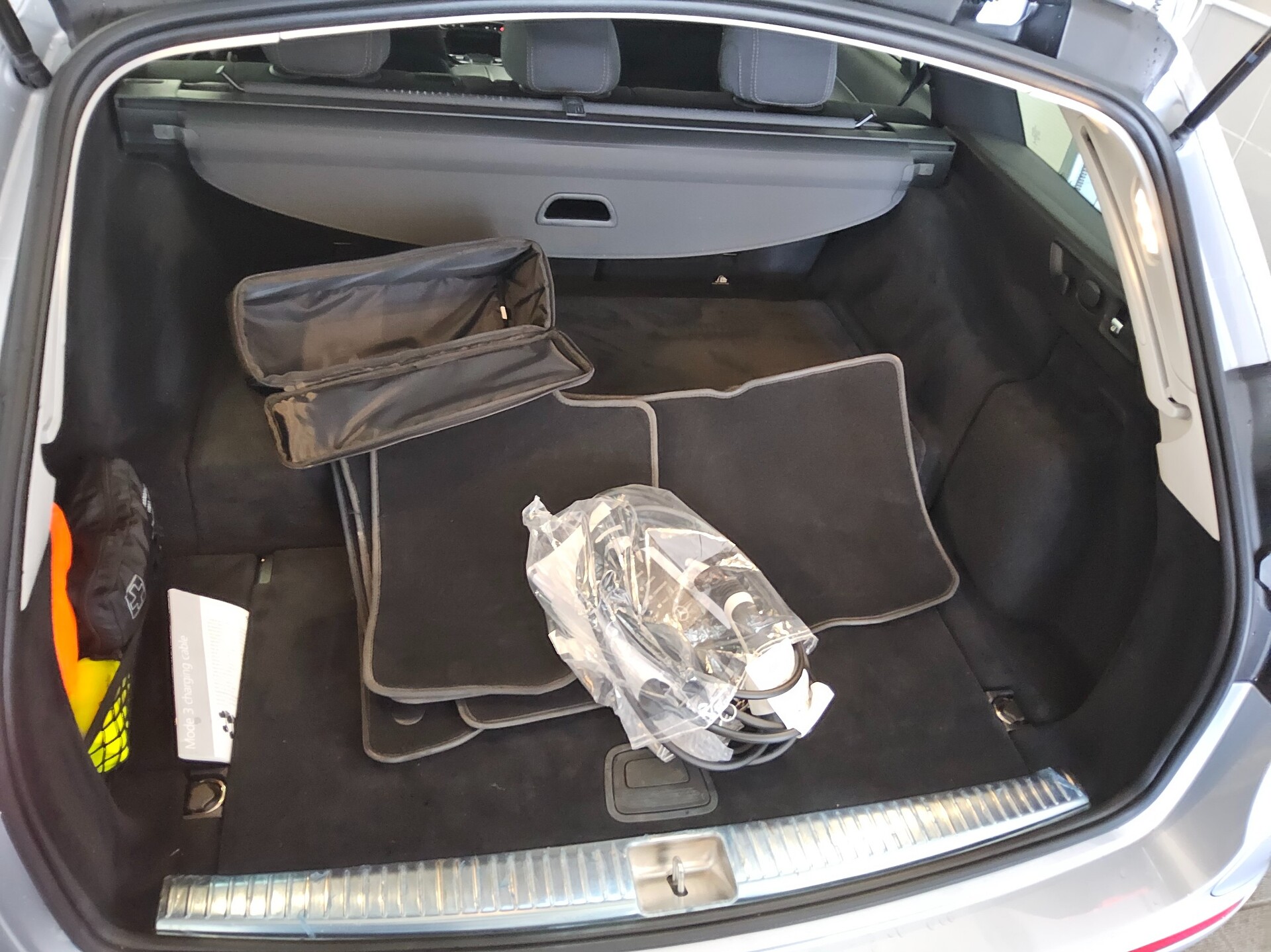 Mercedes-Benz E 300 T de Navi Widescreen LED RFK Distr.+ AHK 12