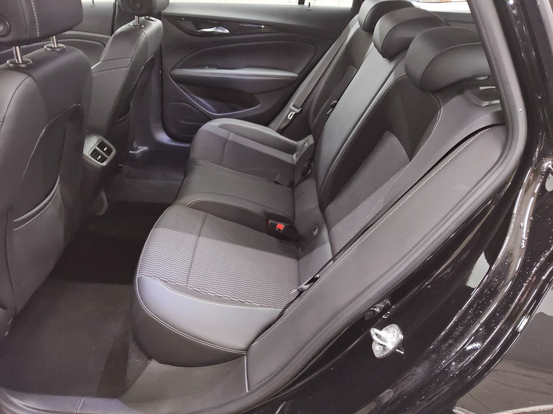 Opel Insignia ST 2.0 CDTI Elegance T-Leder Navi LED 13