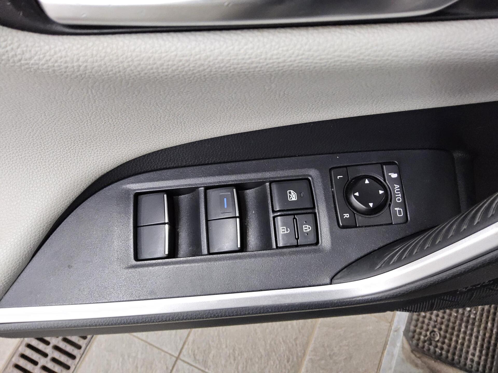 Toyota RAV 4 2.5 VVT-i Hybrid 4x4 Leder Navi LED 9