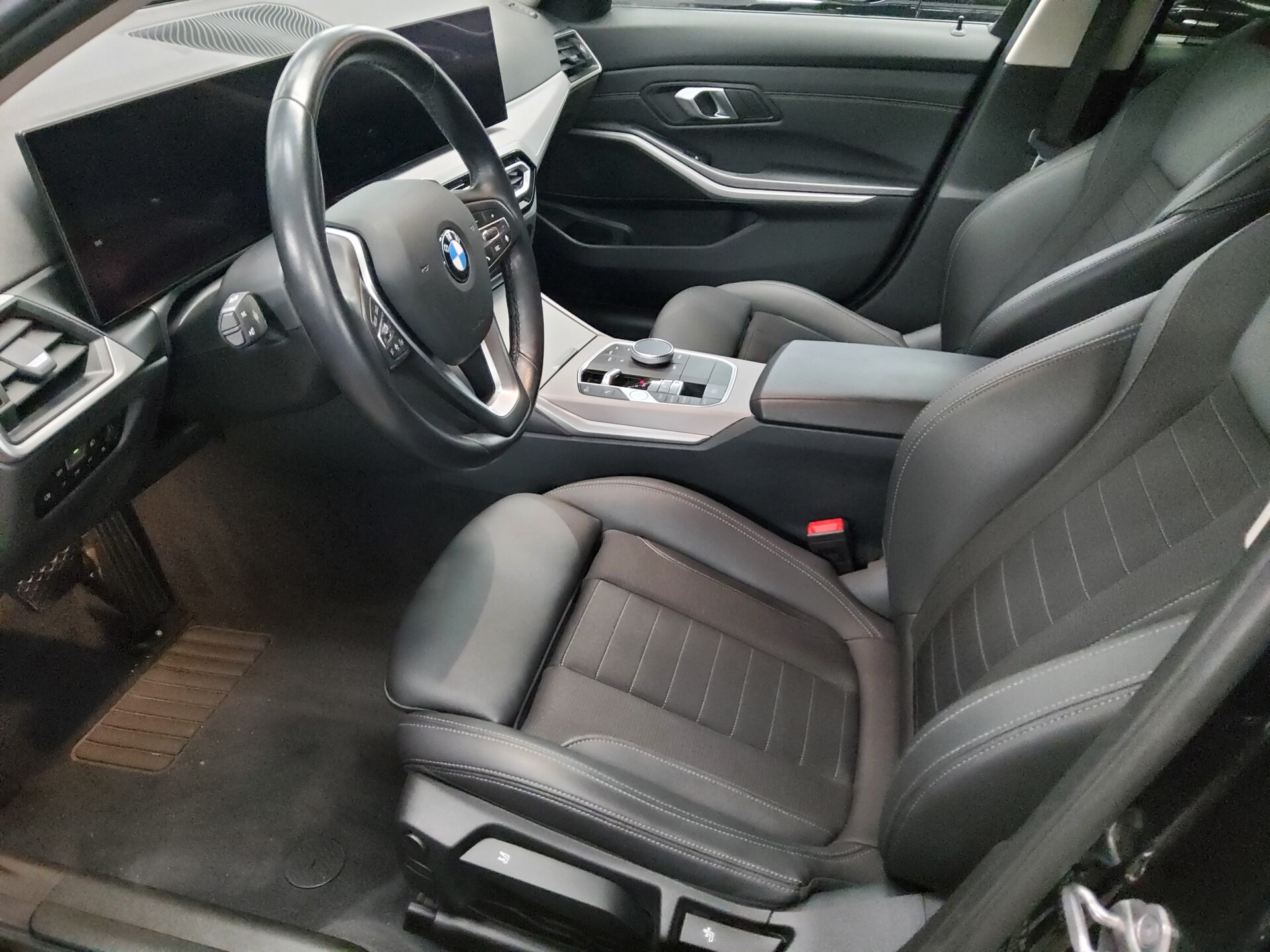 BMW 330dA Touring xDr T-Leder Navi LED Widescreen 9