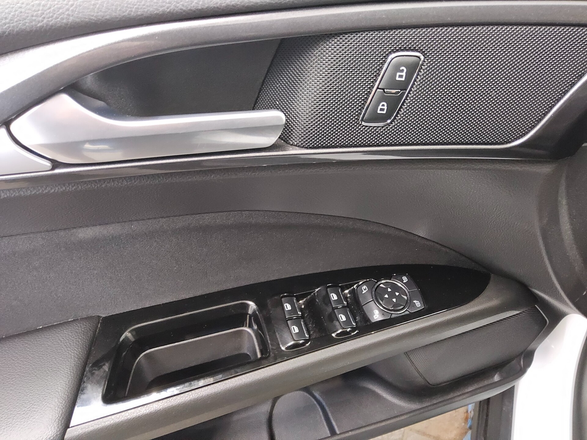 Ford Mondeo Turnier 2.0 EB Trend Navi 4xShz AHK RFK 9