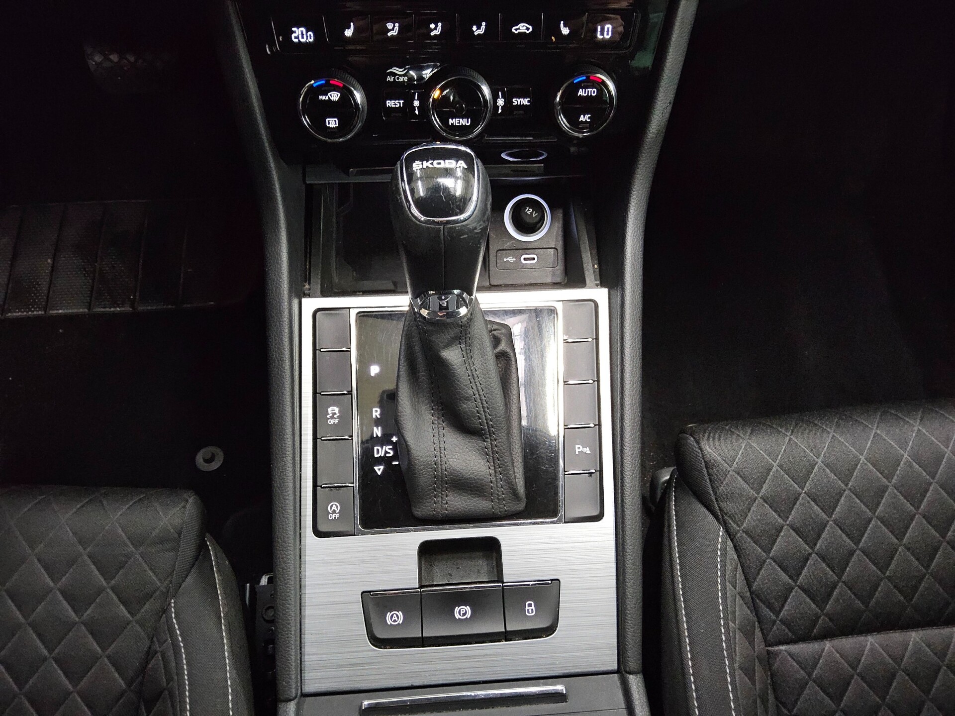 Skoda Superb Kombi 2.0 TDI Ambition Navi AID RFK AHK 6