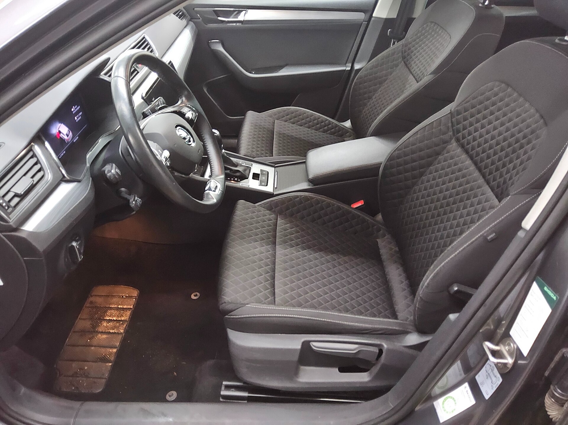 Skoda Superb Kombi 2.0 TDI Ambition Navi AID RFK AHK 9