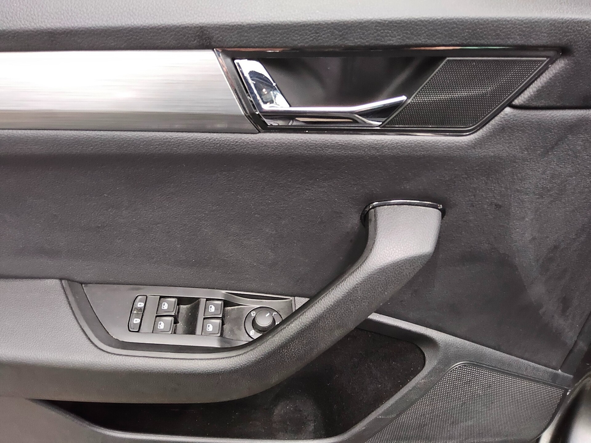 Skoda Superb Kombi 2.0 TDI Ambition Navi AID RFK AHK 10