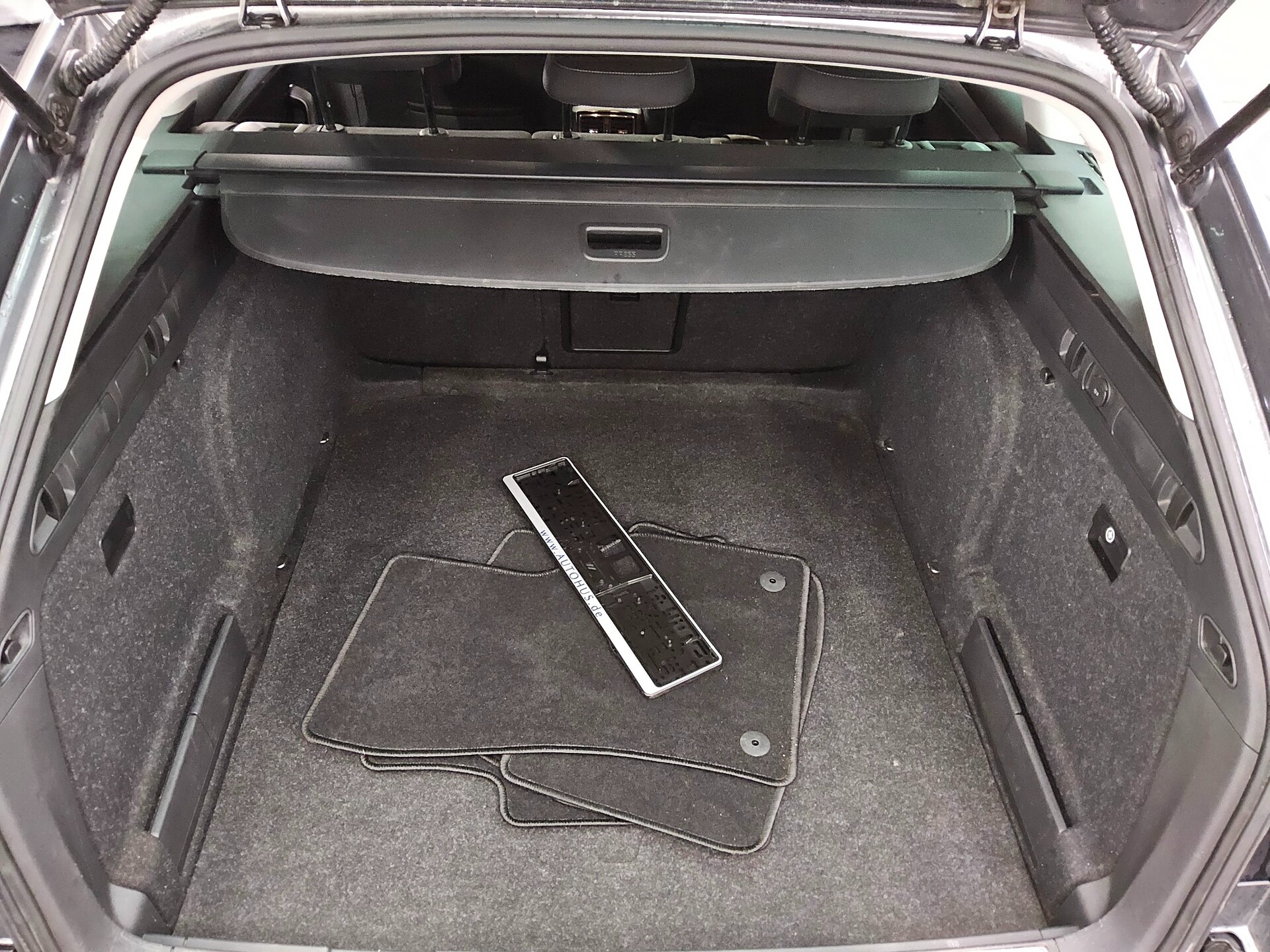 Skoda Superb Kombi 2.0 TDI Ambition Navi AID RFK AHK 12