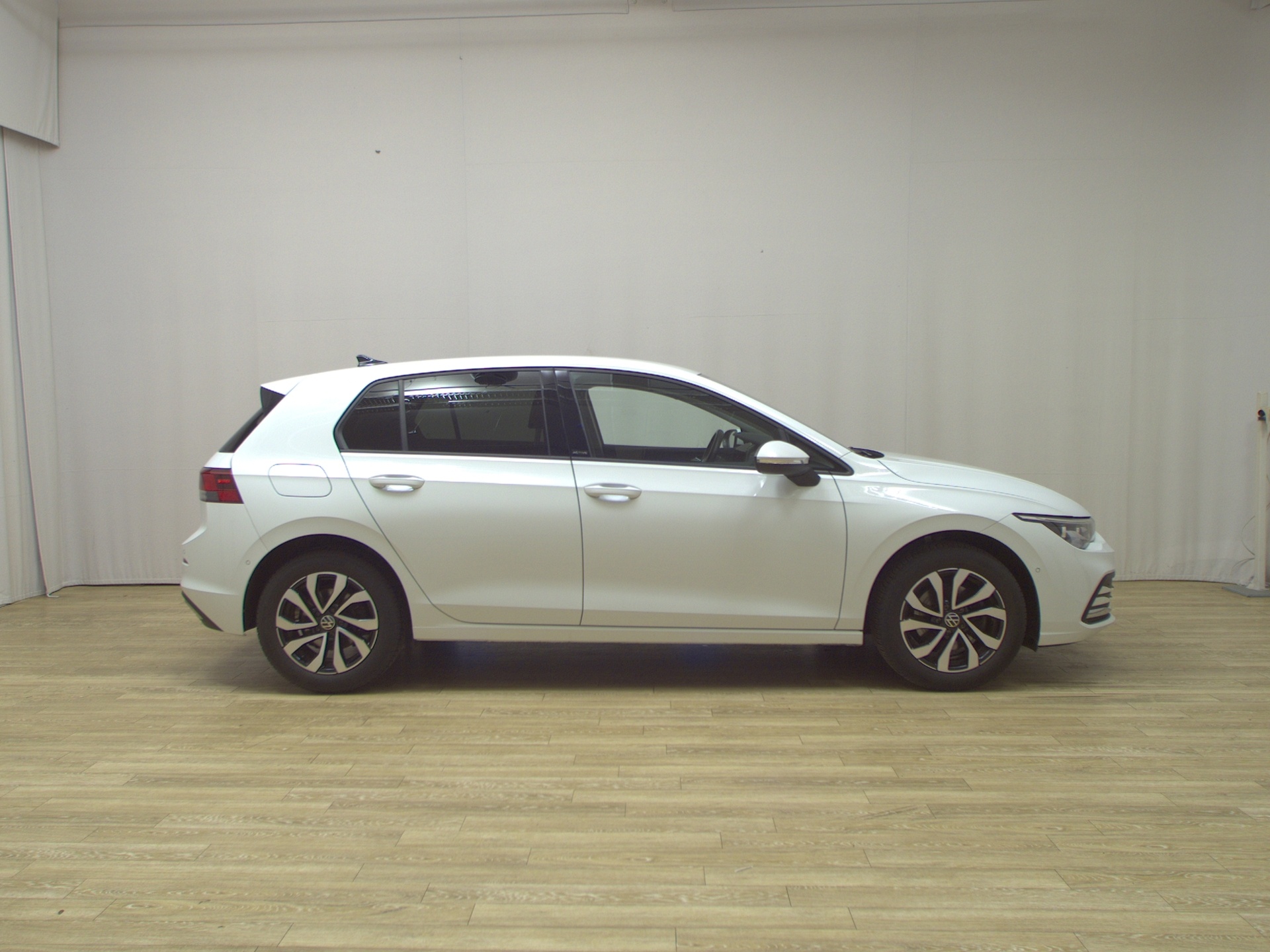 Volkswagen Golf-8 1.5 TSI Active Navi LED+ HuD StandHzg ACC