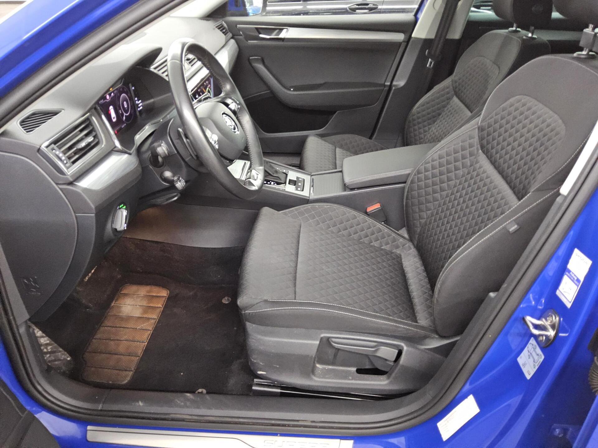 Skoda Superb Kombi 1.4 TSI iV Ambition Navi vc RFK ACC 9