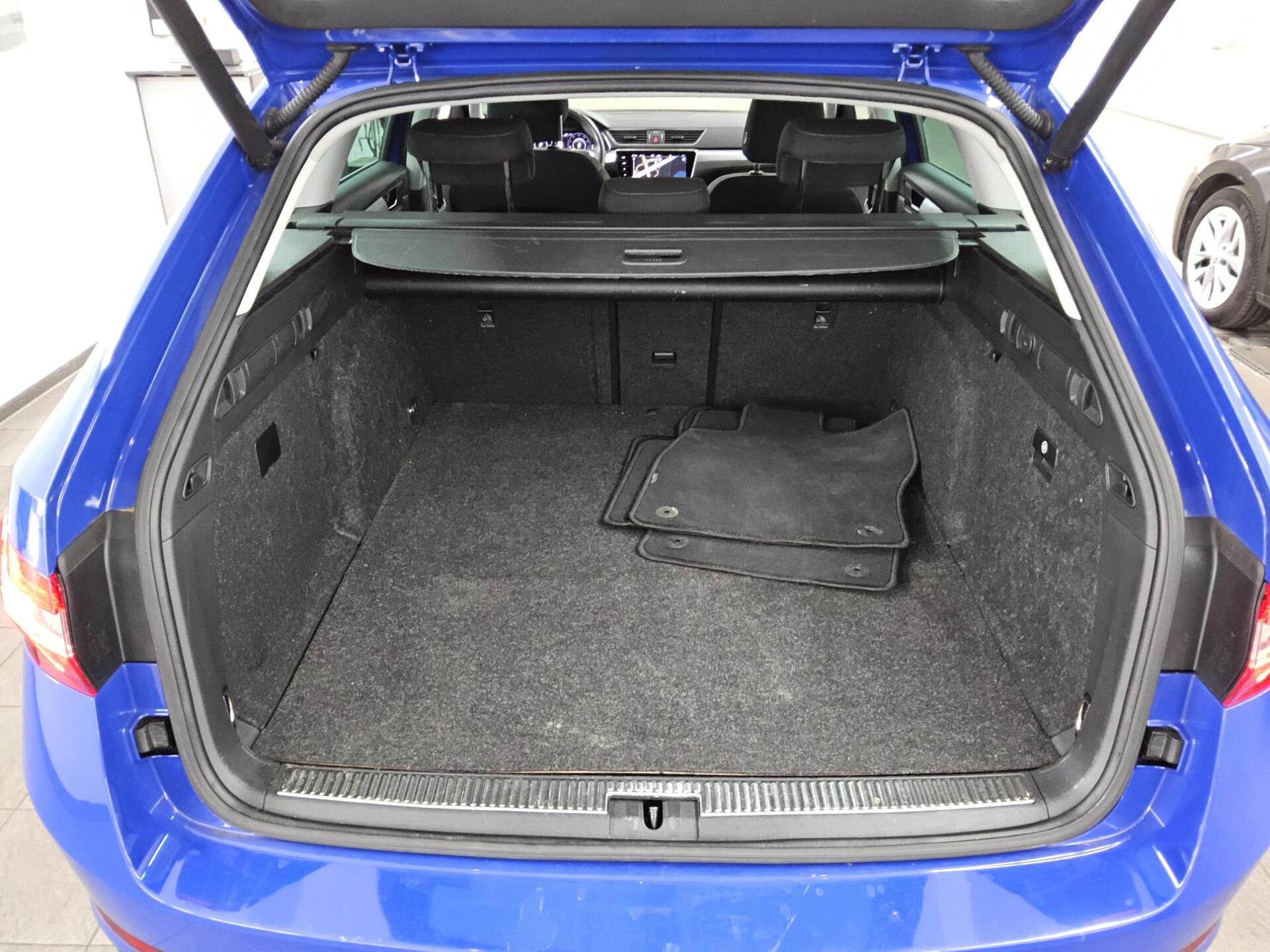 Skoda Superb Kombi 1.4 TSI iV Ambition Navi vc RFK ACC 12