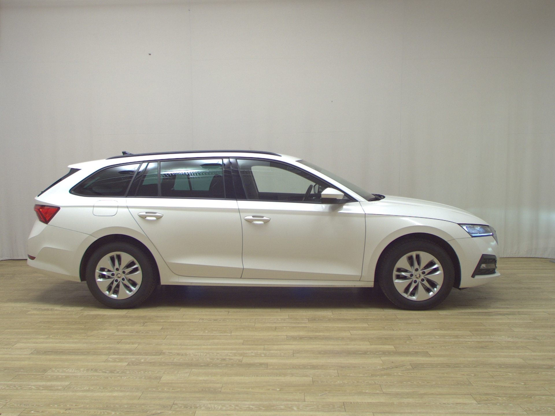 Skoda Octavia Kombi 2.0 TDI Ambition Navi LED vc Kessy