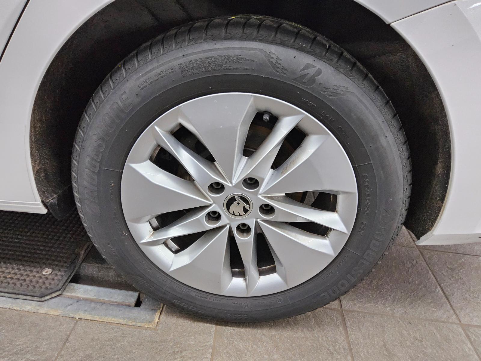 Skoda Octavia Kombi 2.0 TDI Ambition Navi LED vc Kessy 11