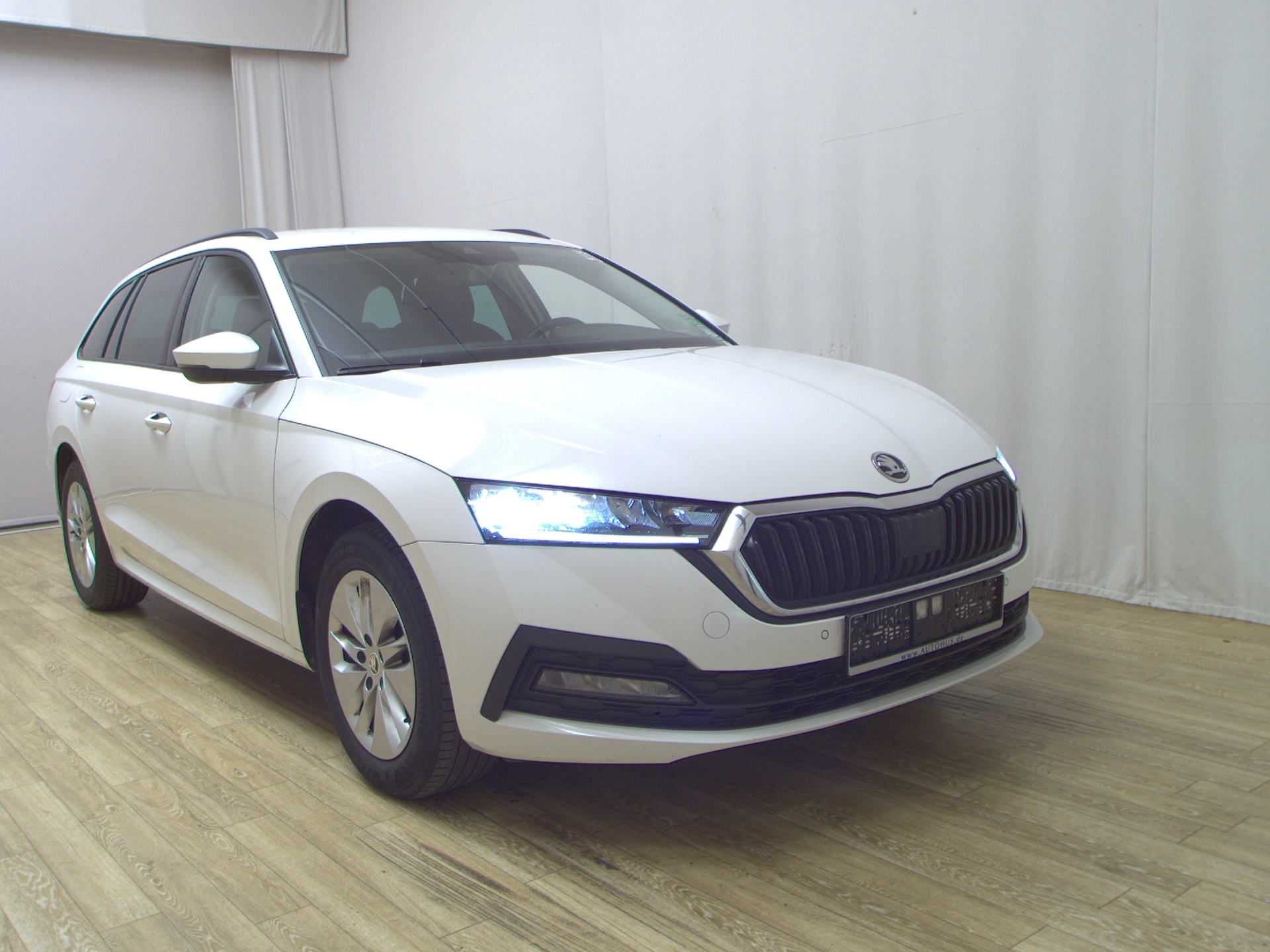 Skoda Octavia Kombi 2.0 TDI Ambition Navi LED vc Kessy 3