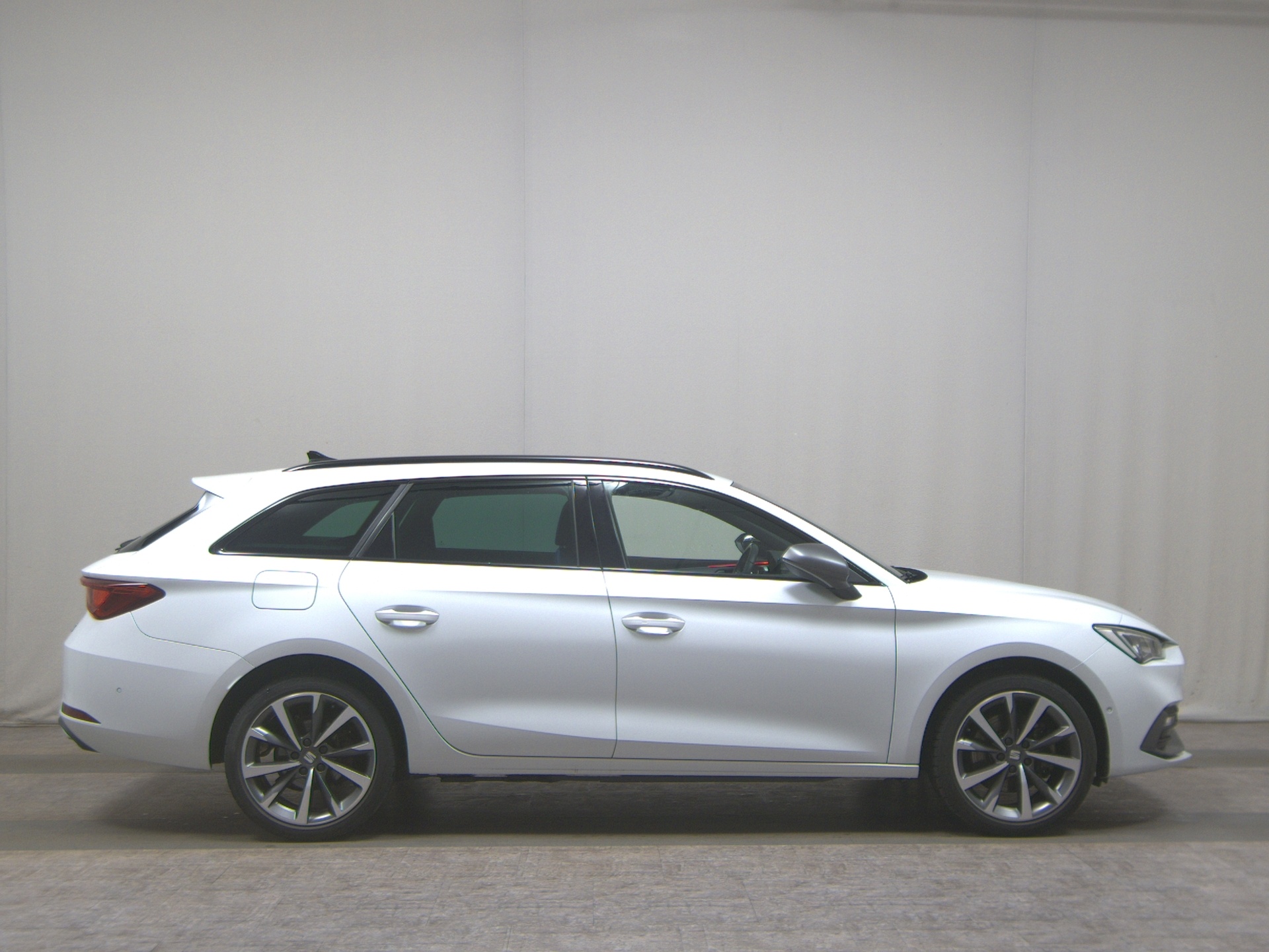 Seat Leon Sportstourer 1.4 e-HYBRID FR Navi LED RFK