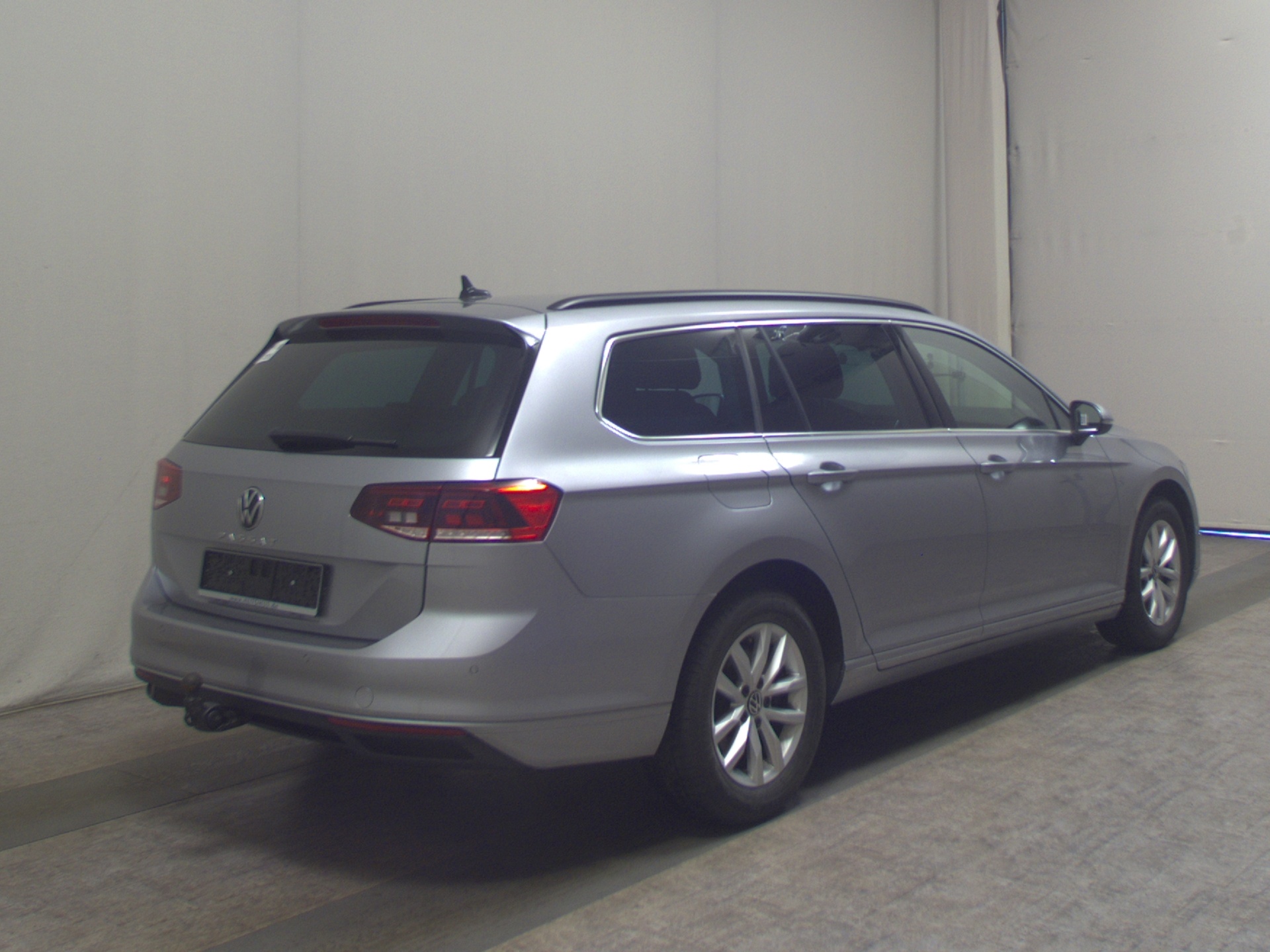 Volkswagen Passat Var. 2.0 TDI Business Navi LED AID AHK 4