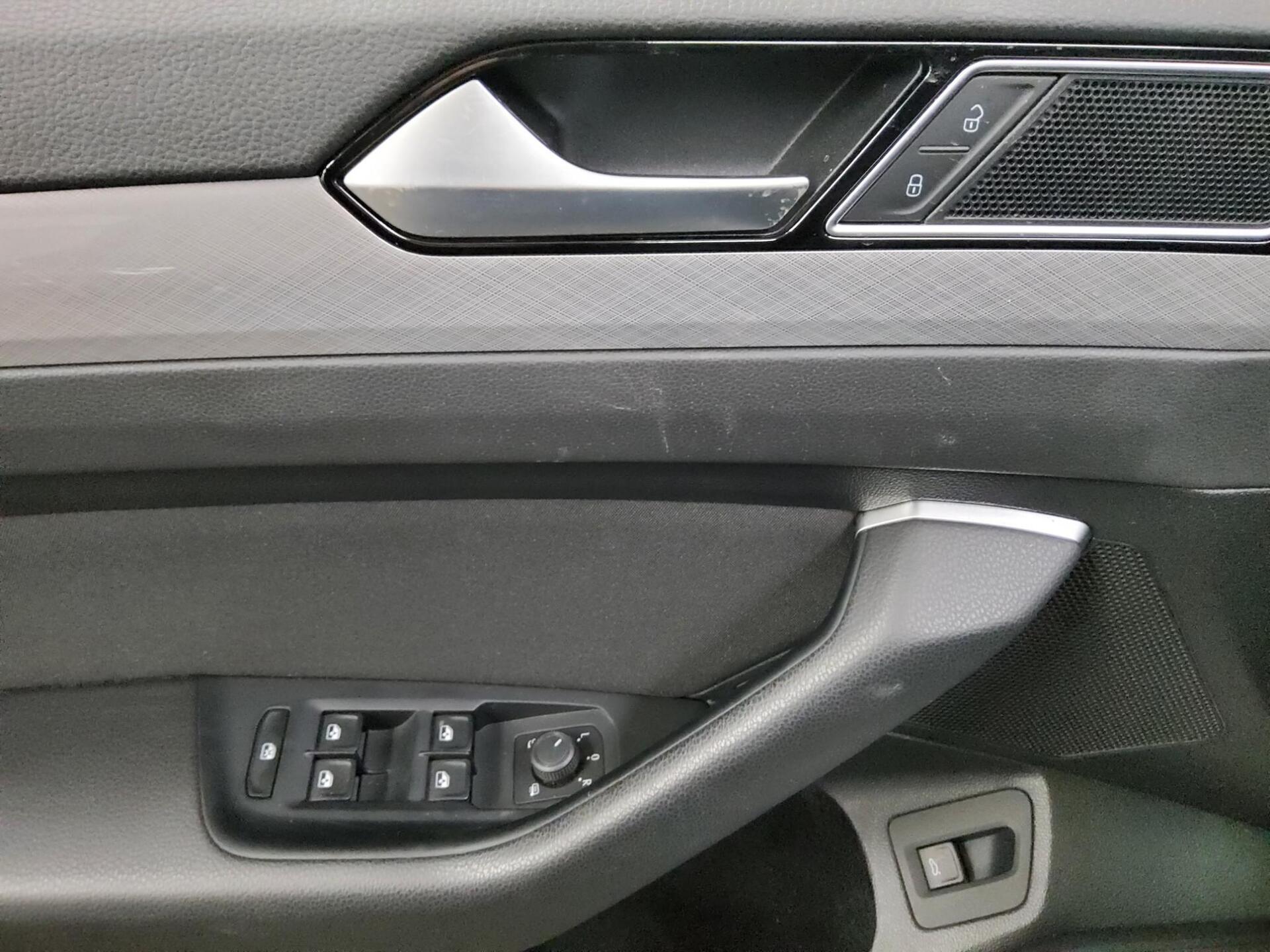 Volkswagen Passat Var. 2.0 TDI Business Navi LED AID AHK 10