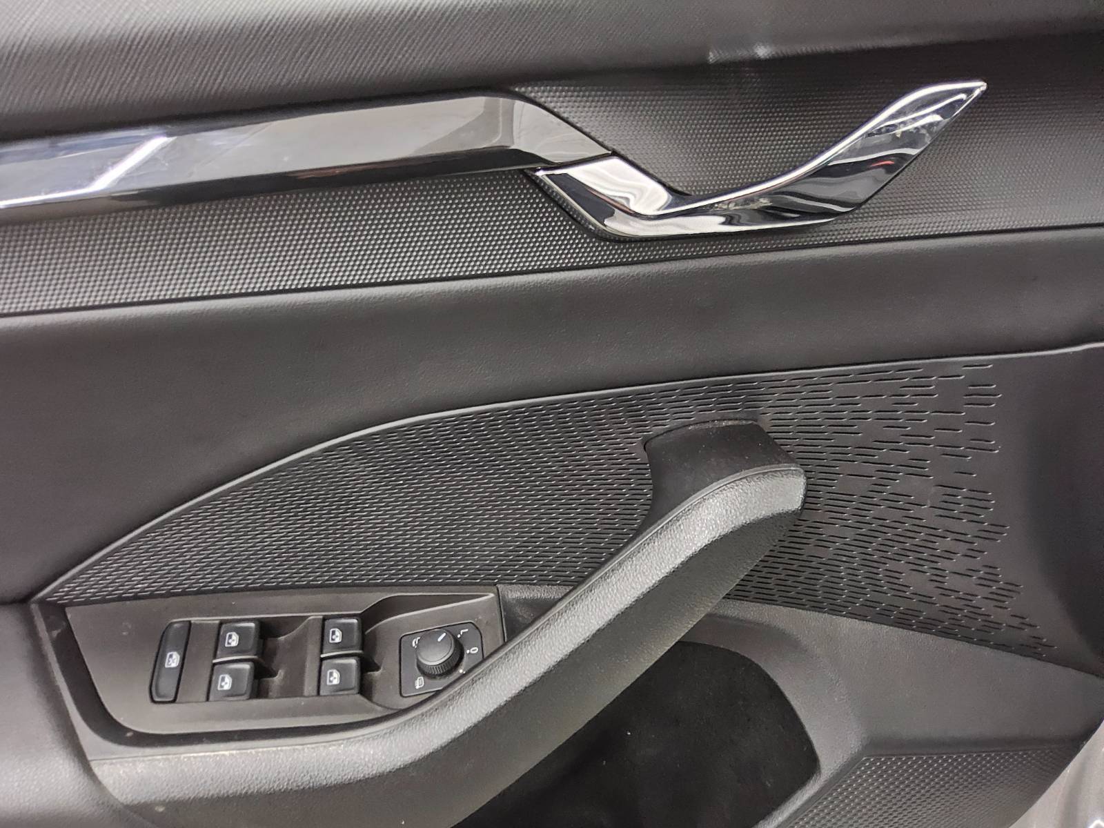 Skoda Octavia Kombi 2.0 TDI Ambition Navi LED vc AHK 10