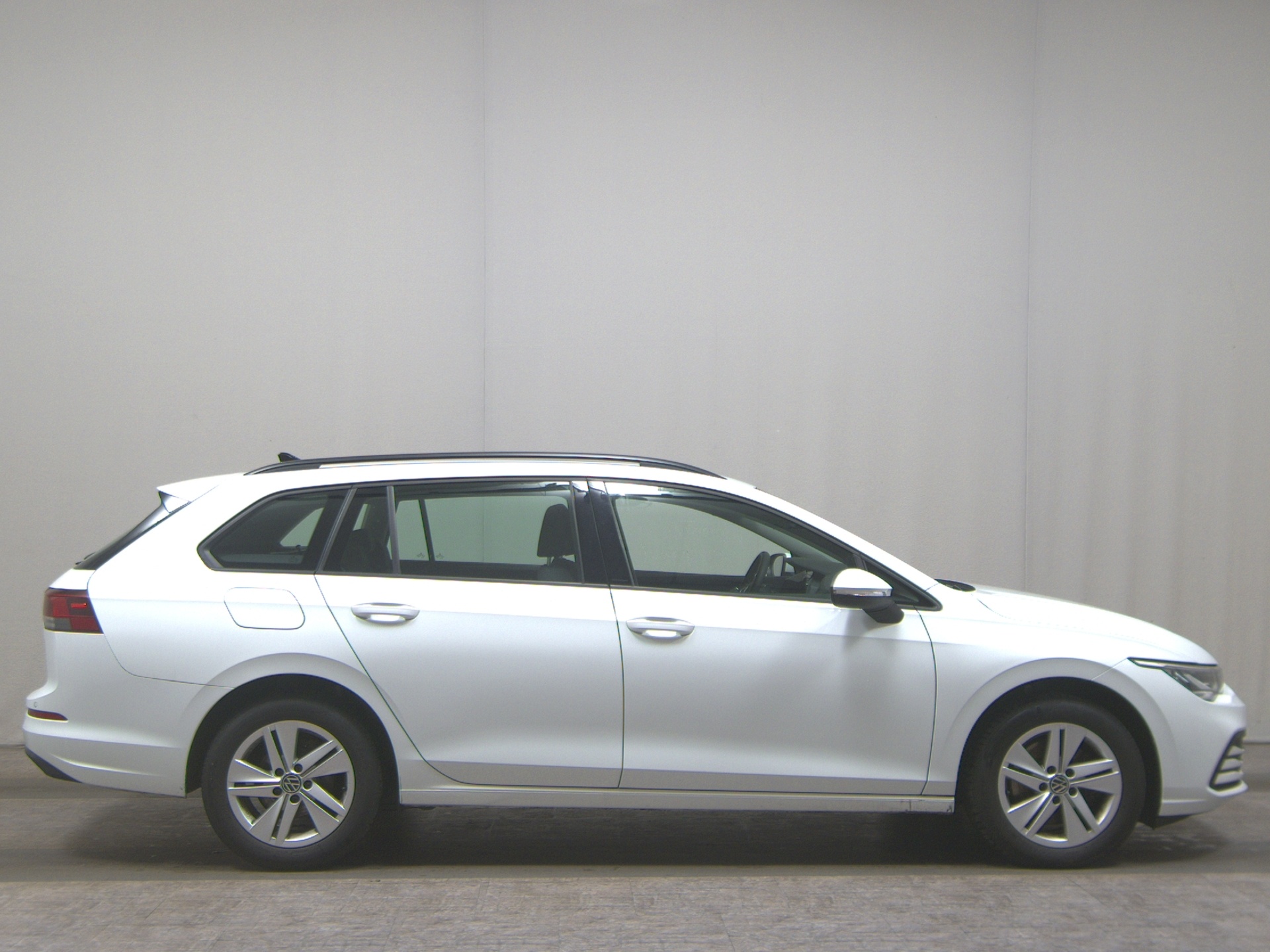 Volkswagen Golf-8 Var. 2.0 TDI LED DC PDC