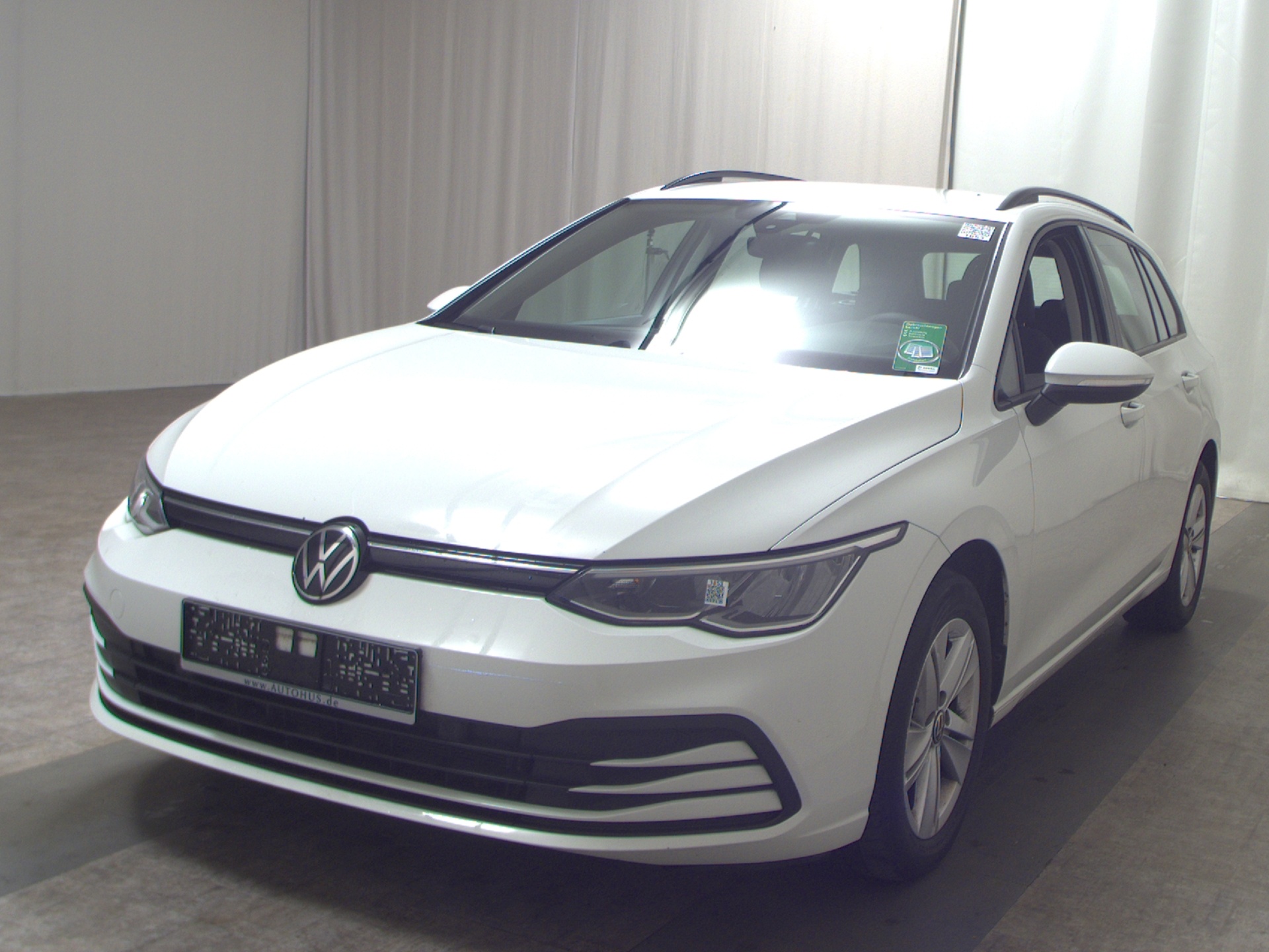 Volkswagen Golf-8 Var. 2.0 TDI LED DC PDC 2