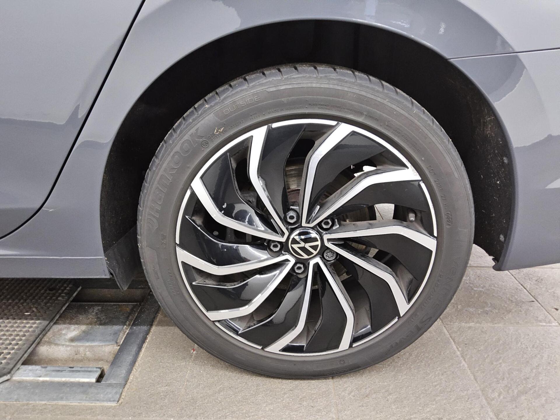 Volkswagen Golf-8 Var. 2.0 TDI Life Navi LED+ DC ACC 11