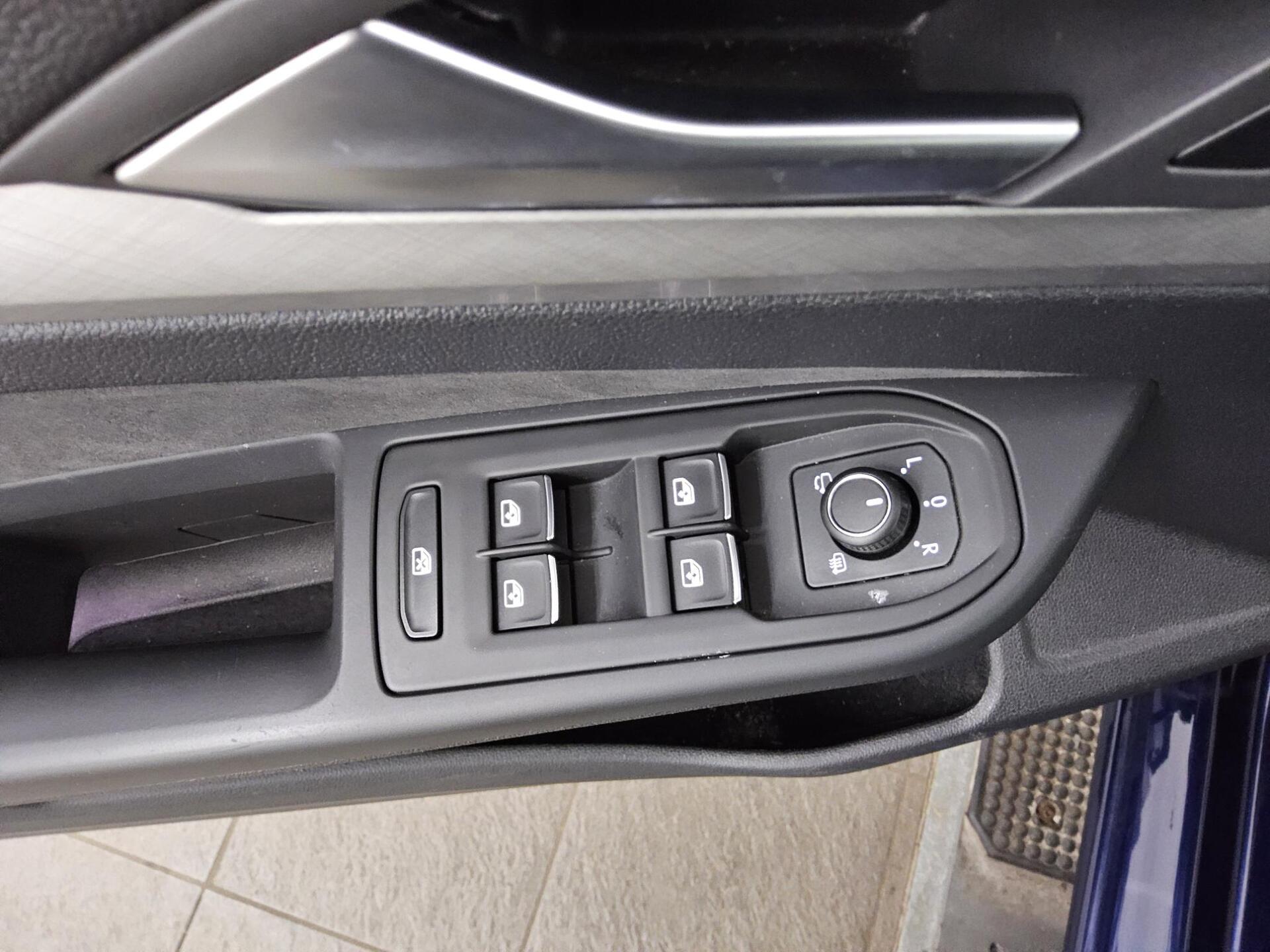 Volkswagen Golf-8 Var. 2.0 TDI Life Navi Matrix DC AHK ACC 10