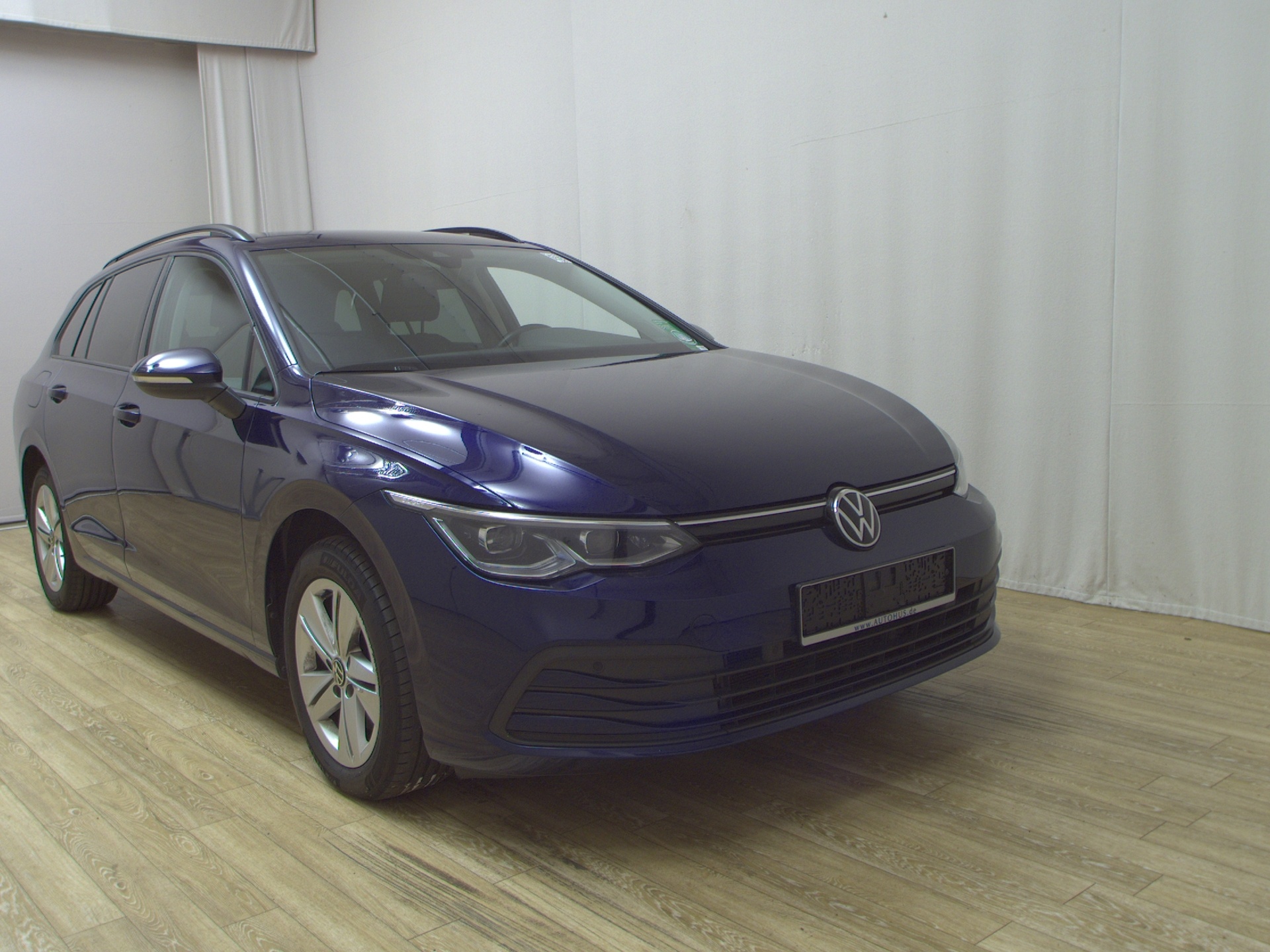 Volkswagen Golf-8 Var. 2.0 TDI Life Navi Matrix DC AHK ACC 3