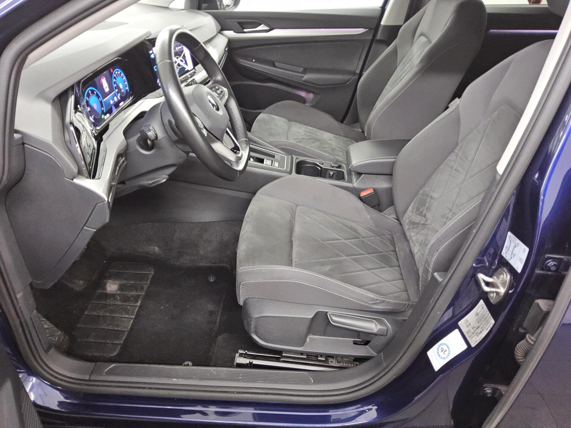 Volkswagen Golf-8 Var. 2.0 TDI Life Navi Matrix DC AHK ACC 9