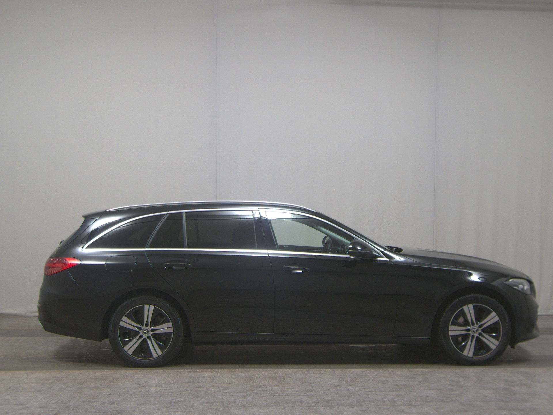Mercedes-Benz C 300 T e Avantgarde Navi LED RfK AHK Distronic+