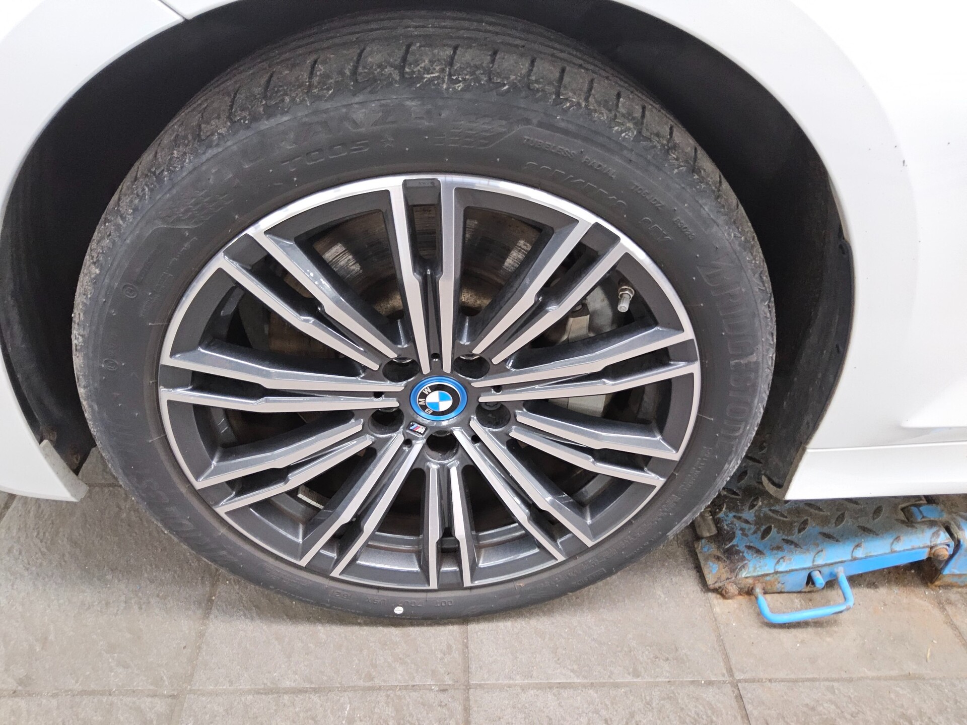 BMW 330e Touring M-Sport Navi LED+ LC-Pro HiFi AHK 11