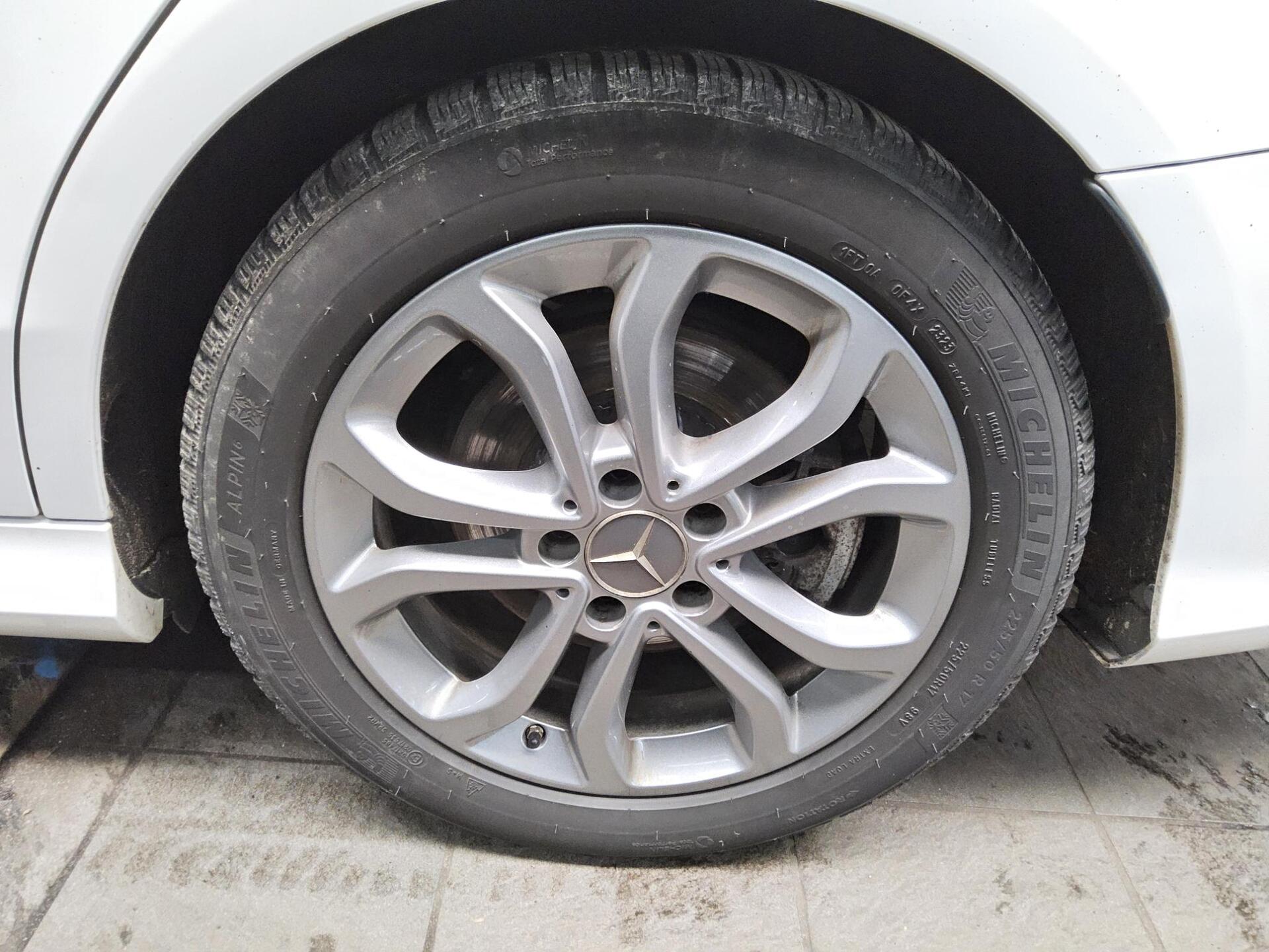 Mercedes-Benz C 220 T d AMG-Line Night Navi LED Widescreen 11