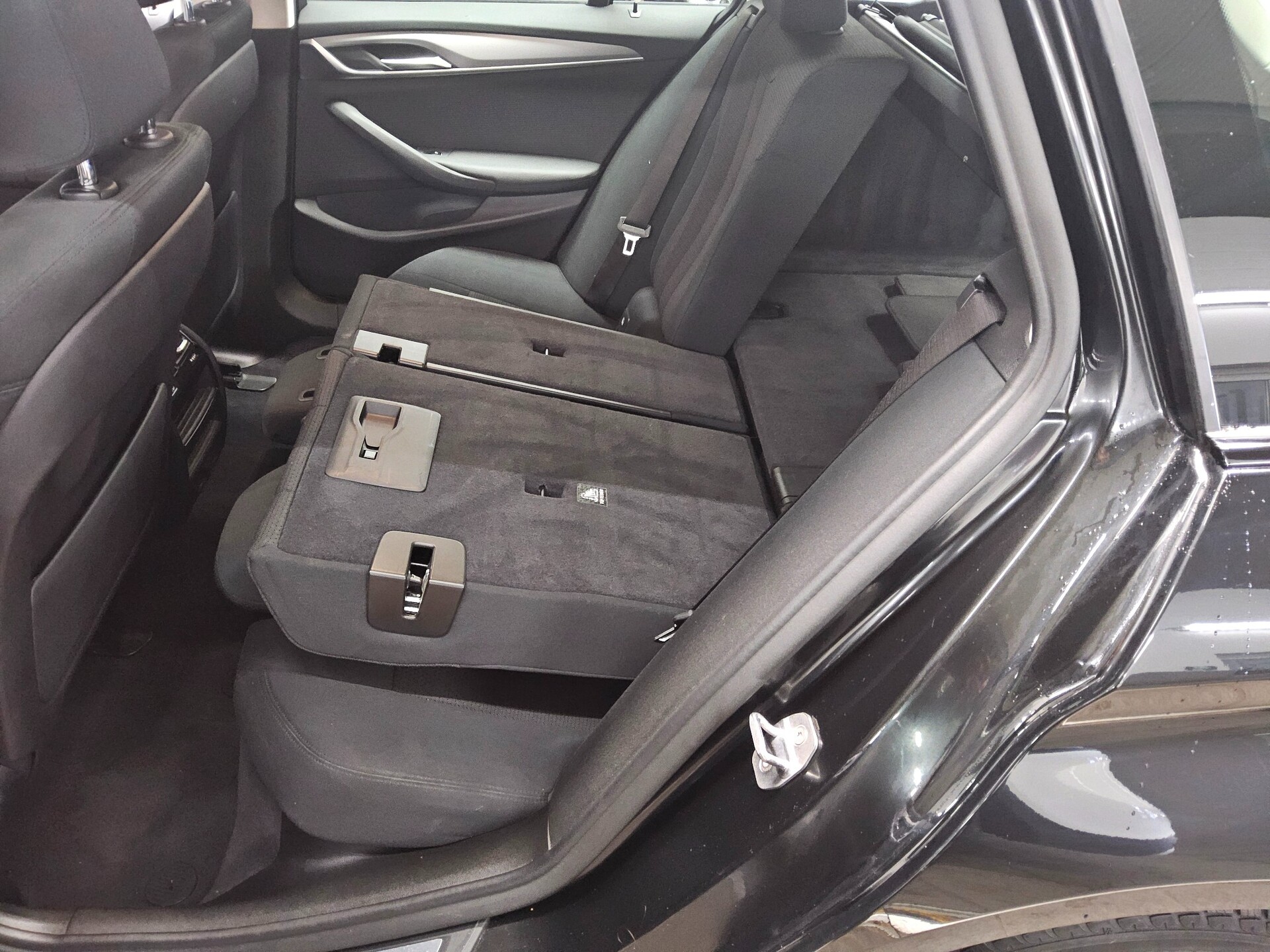 BMW 520dA Touring Navi LED PDC SHZ 12