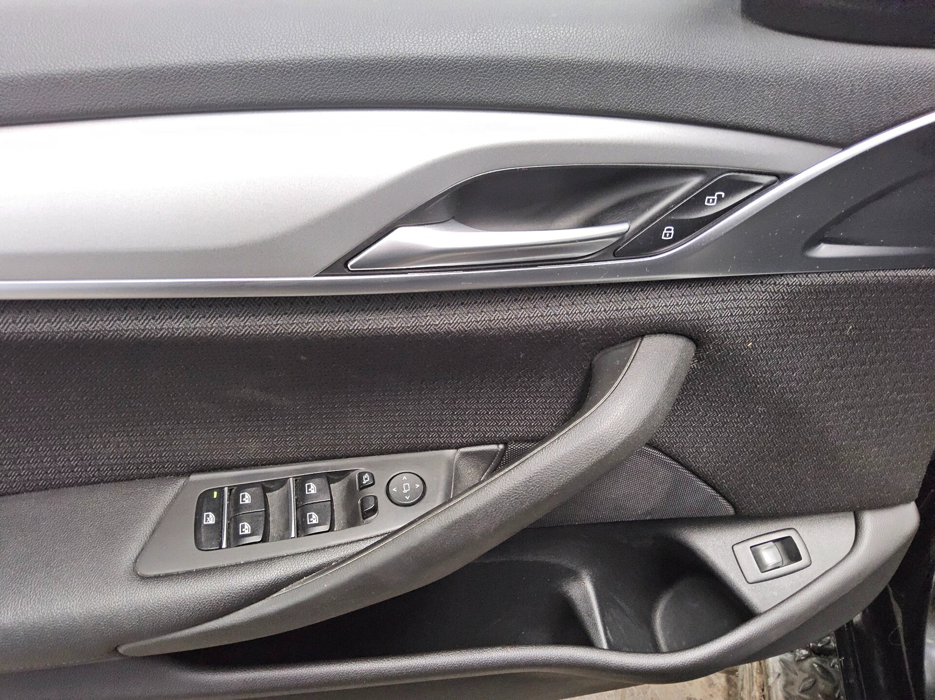 BMW 520dA Touring Navi LED PDC SHZ 9