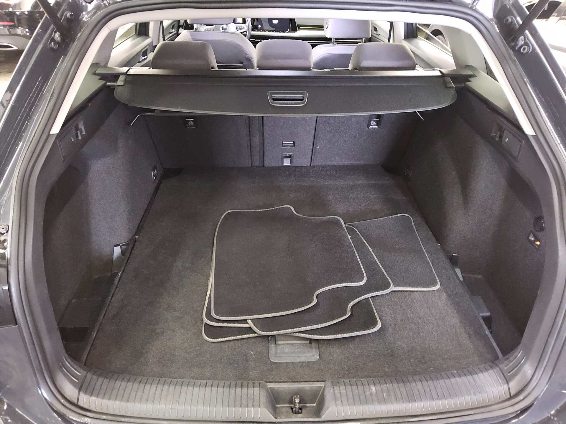 Volkswagen Golf-8 Alltrack 2.0 TDI 4M Navi DC AHK ACC 12