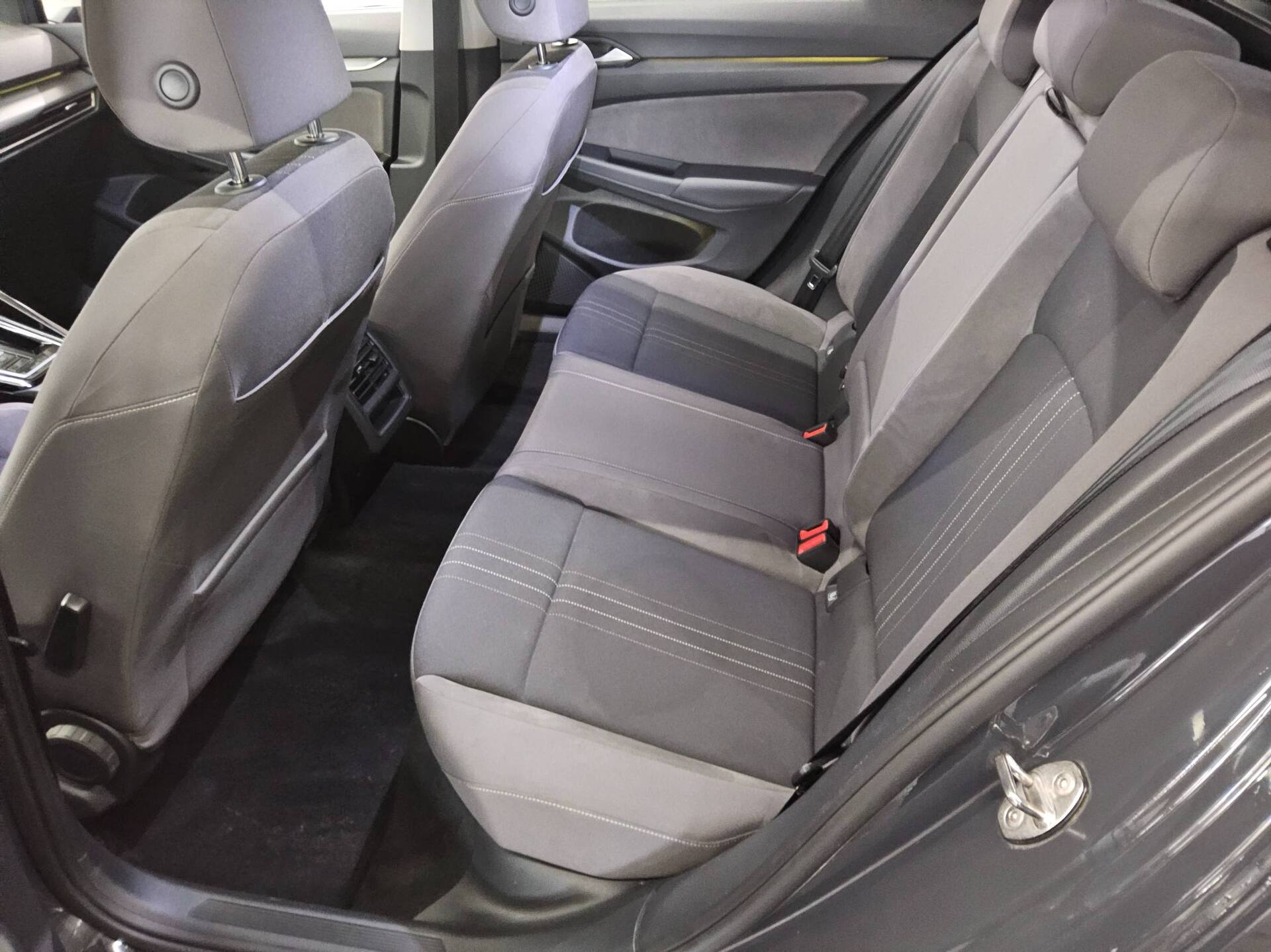 Volkswagen Golf-8 Alltrack 2.0 TDI 4M Navi DC AHK ACC 13