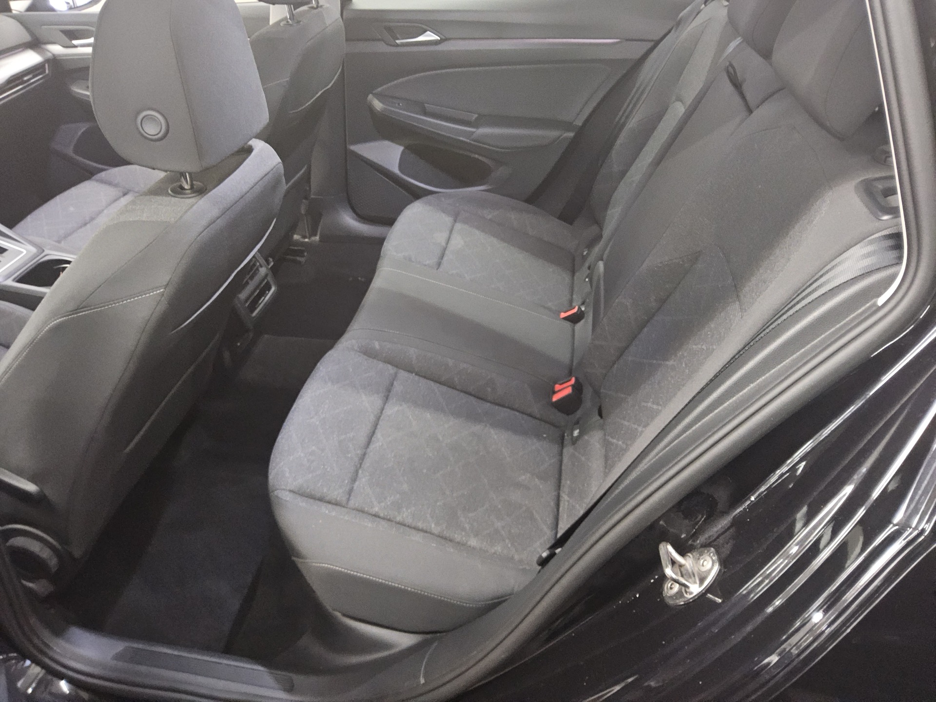 Volkswagen Golf-8 Var. 2.0 TDI Life Navi DC LED+ ACC Shz 13