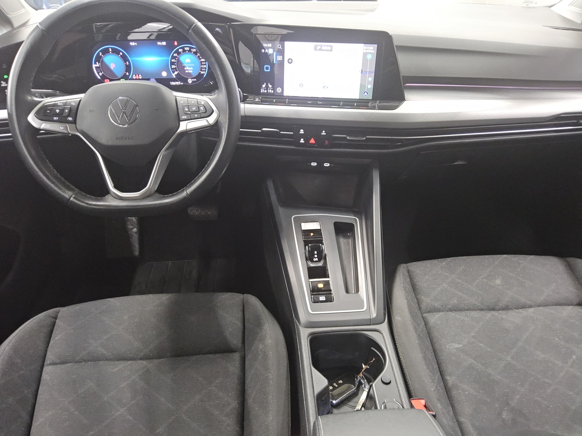 Volkswagen Golf-8 Var. 2.0 TDI Life Navi DC LED+ ACC Shz 5