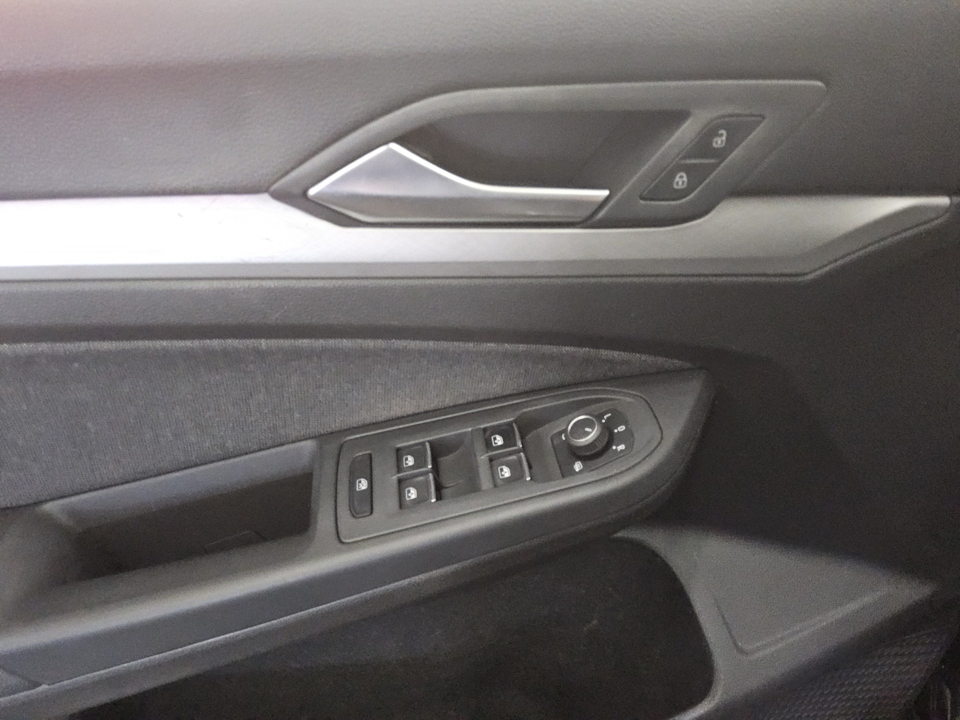 Volkswagen Golf-8 Var. 2.0 TDI Life Navi DC LED+ ACC Shz 10