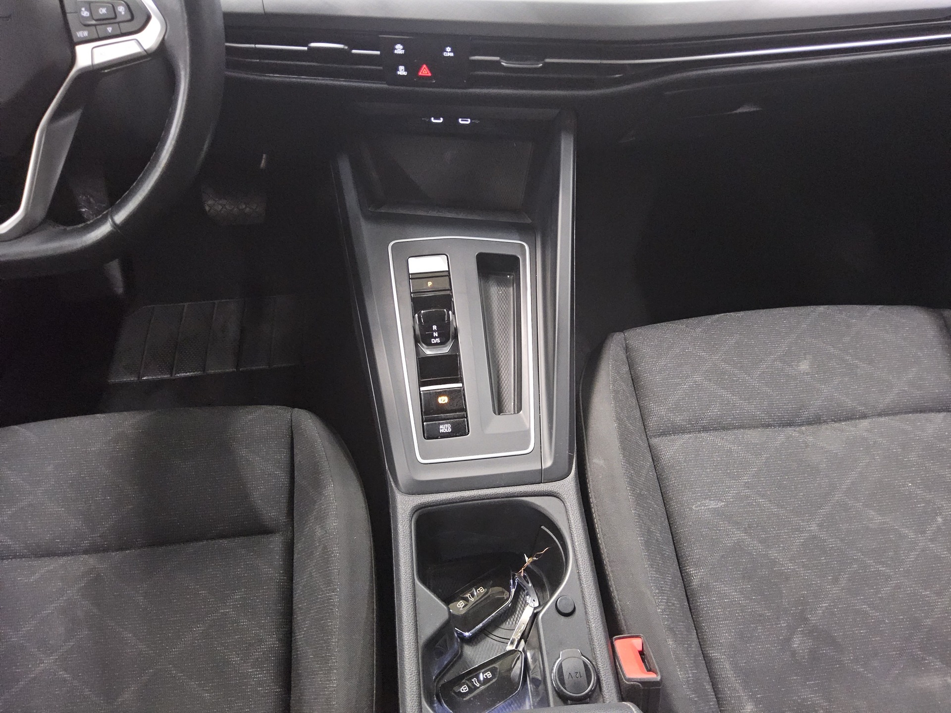 Volkswagen Golf-8 Var. 2.0 TDI Life Navi DC LED+ ACC Shz 6