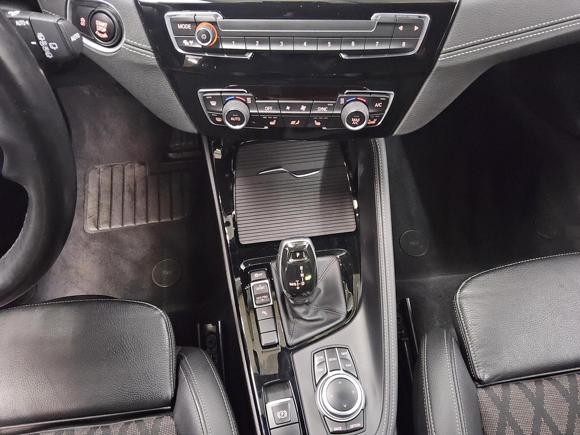 BMW X1 sDrive20i X-Line Navi LED T-Leder RFK Memory 6