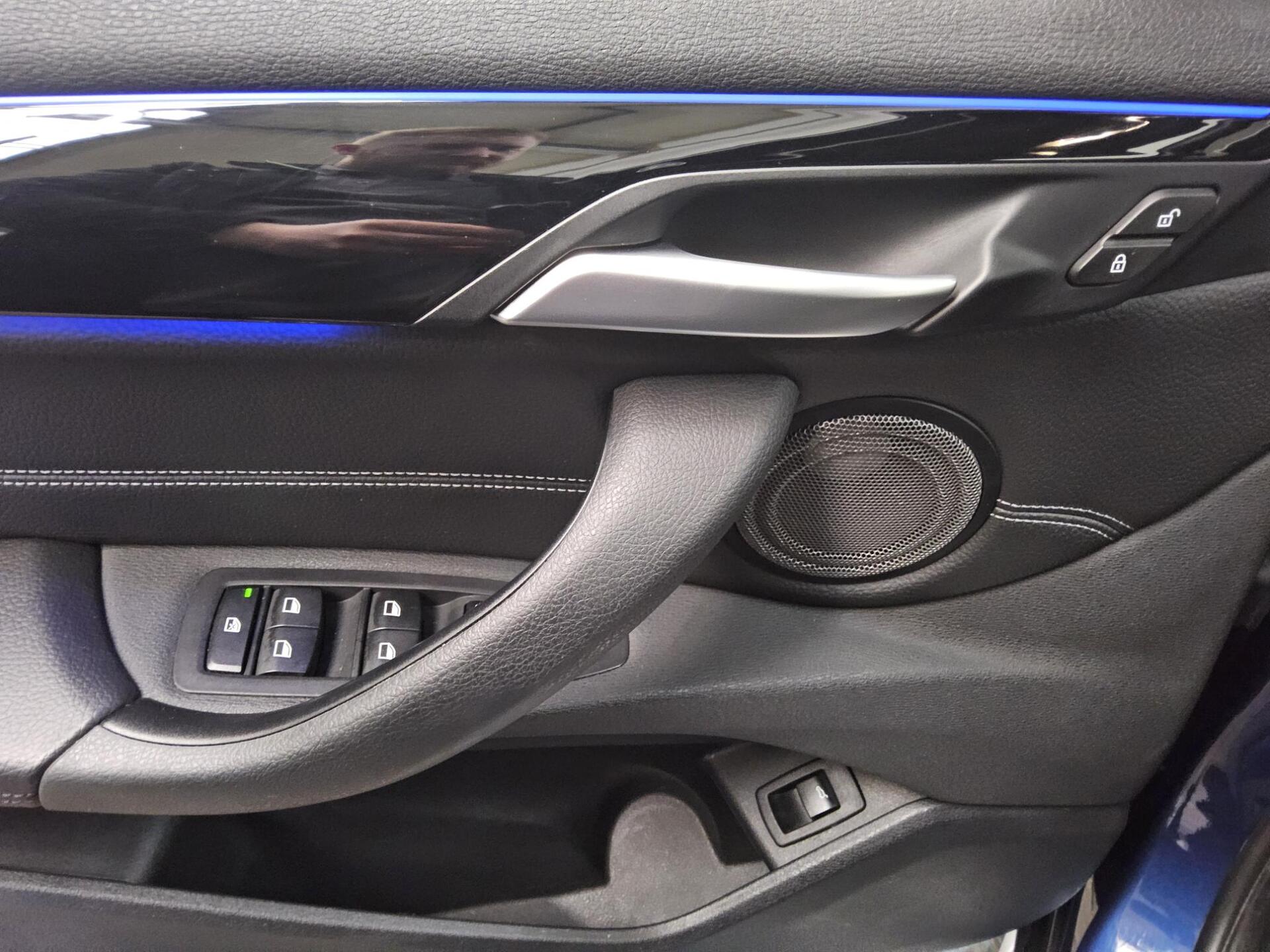 BMW X1 sDrive20i X-Line Navi LED T-Leder RFK Memory 9