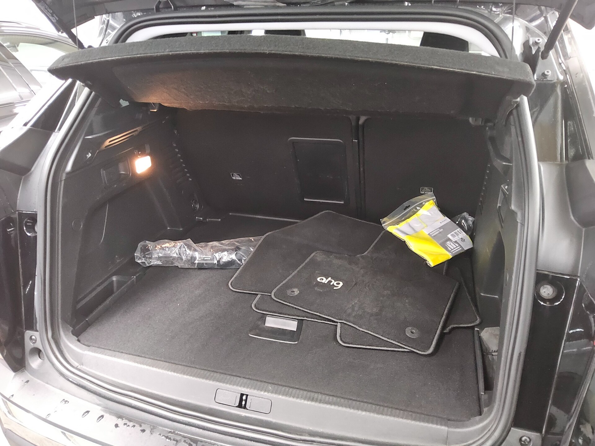 Peugeot 3008 1.5 BlueHDI Allure T-Leder Navi LED RFK 12