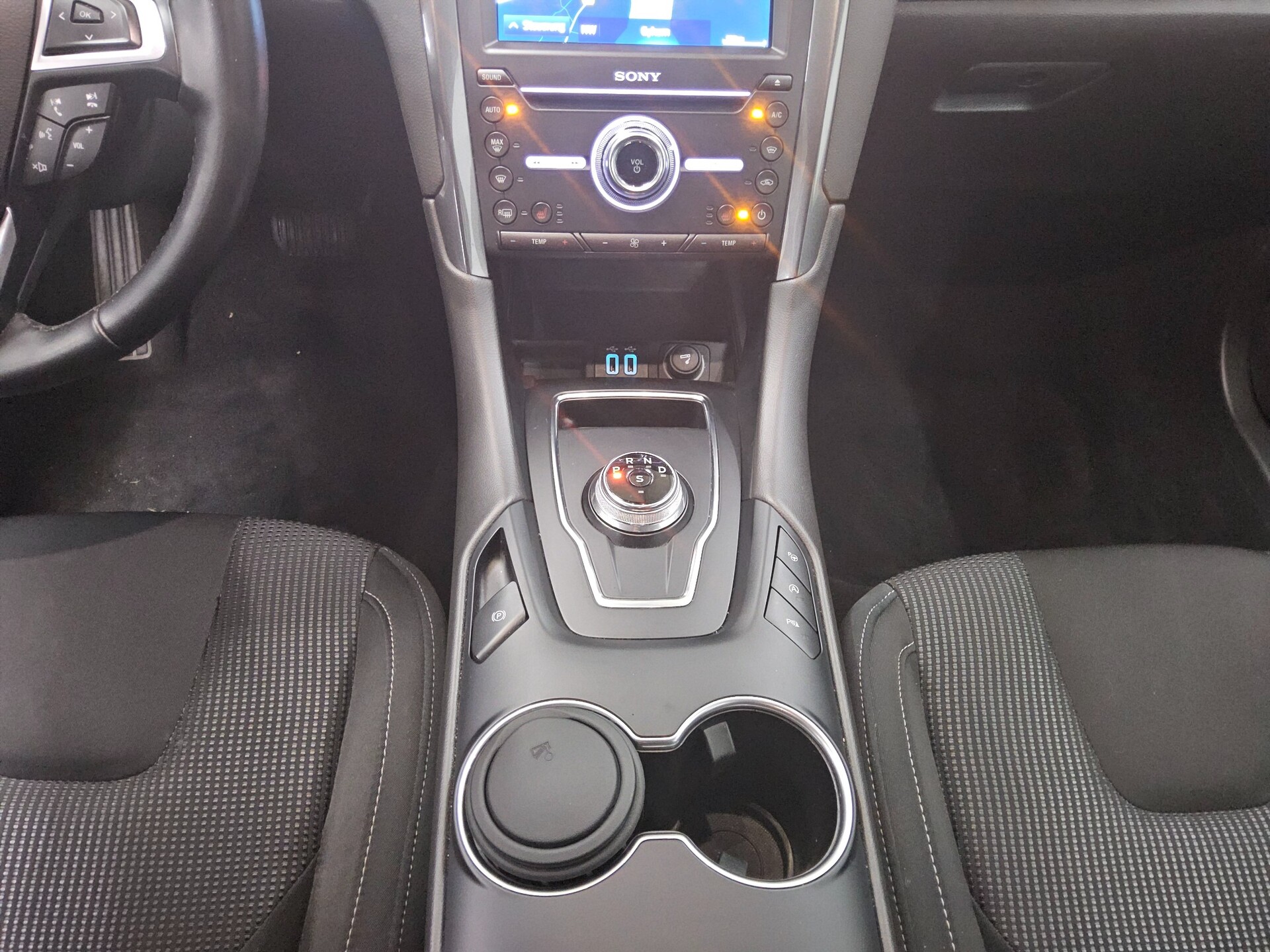 Ford Mondeo Turnier 2.0 EB Titanium Navi LED 4xSHZ 6