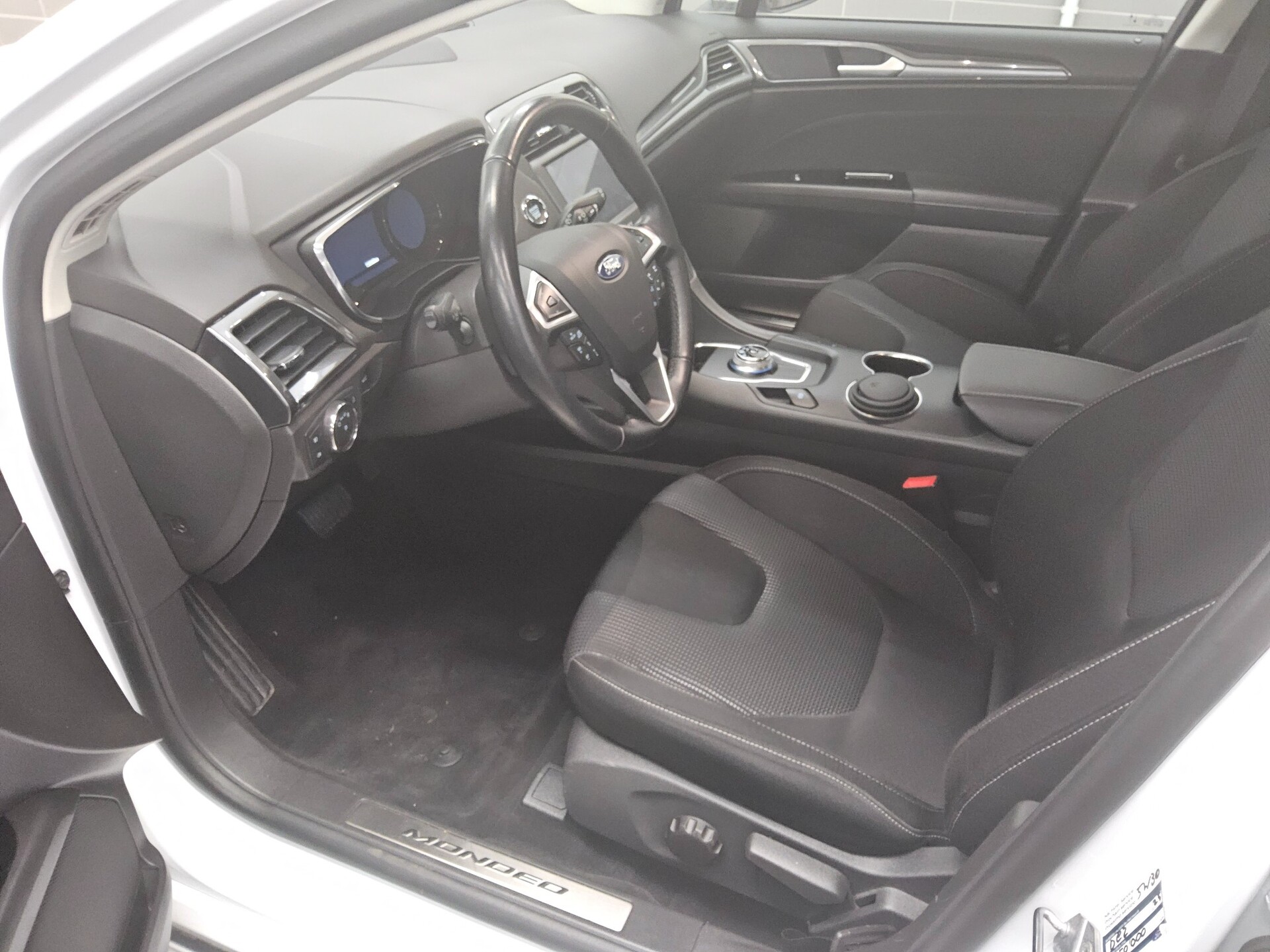 Ford Mondeo Turnier 2.0 EB Titanium Navi LED 4xSHZ 8