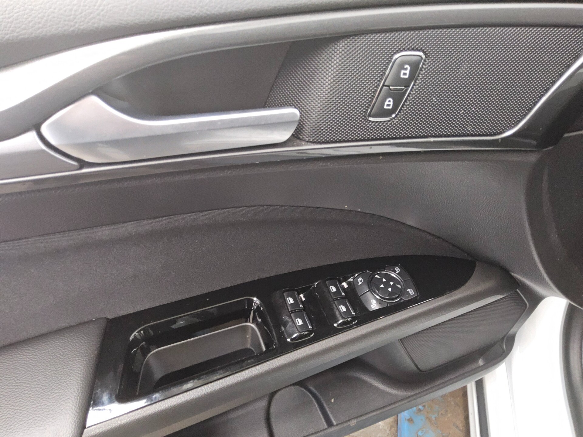 Ford Mondeo Turnier 2.0 EB Titanium Navi LED 4xSHZ 9