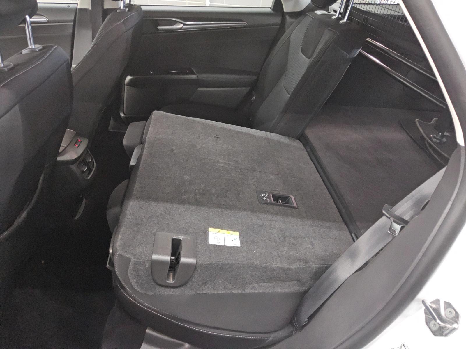 Ford Mondeo Turnier 2.0 EB Titanium Navi LED 4xSHZ 12