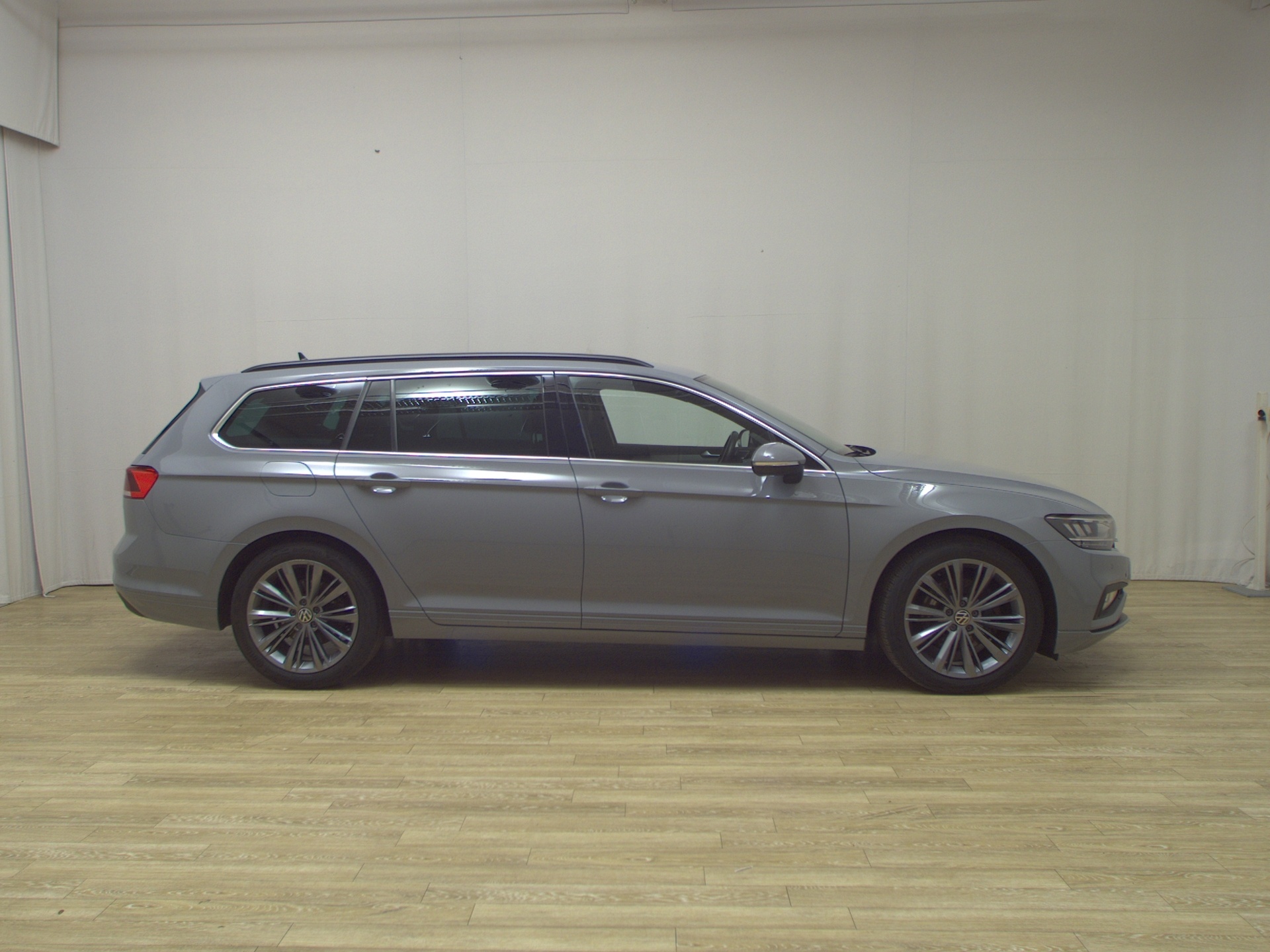 Volkswagen Passat Var. 2.0 TDI Business Navi LED ACC RfK DC