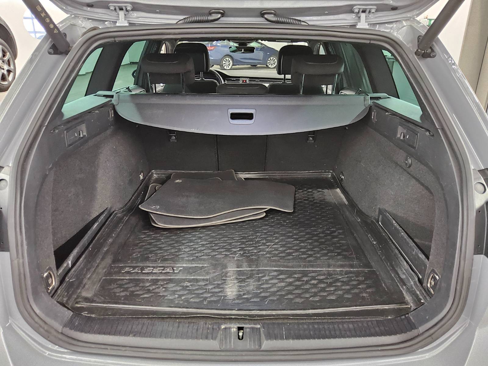 Volkswagen Passat Var. 2.0 TDI Business Navi LED ACC RfK DC 12