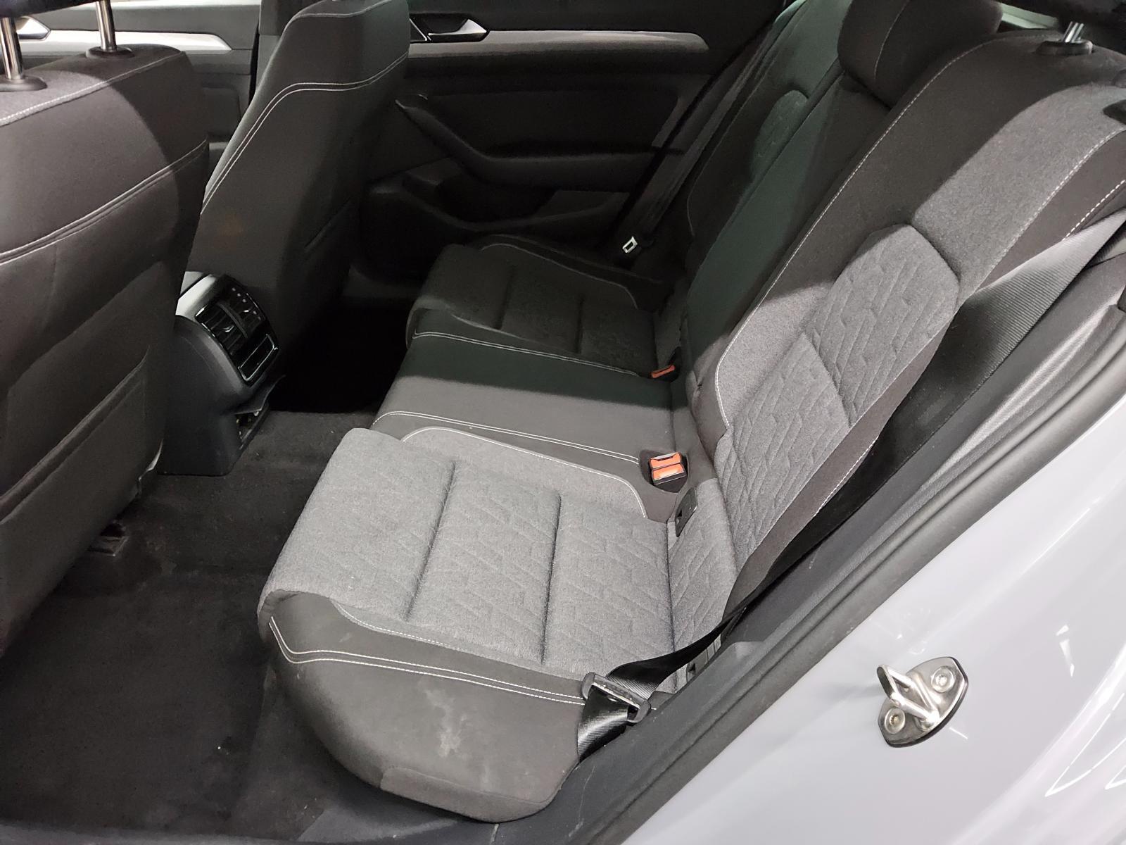 Volkswagen Passat Var. 2.0 TDI Business Navi LED ACC RfK DC 13