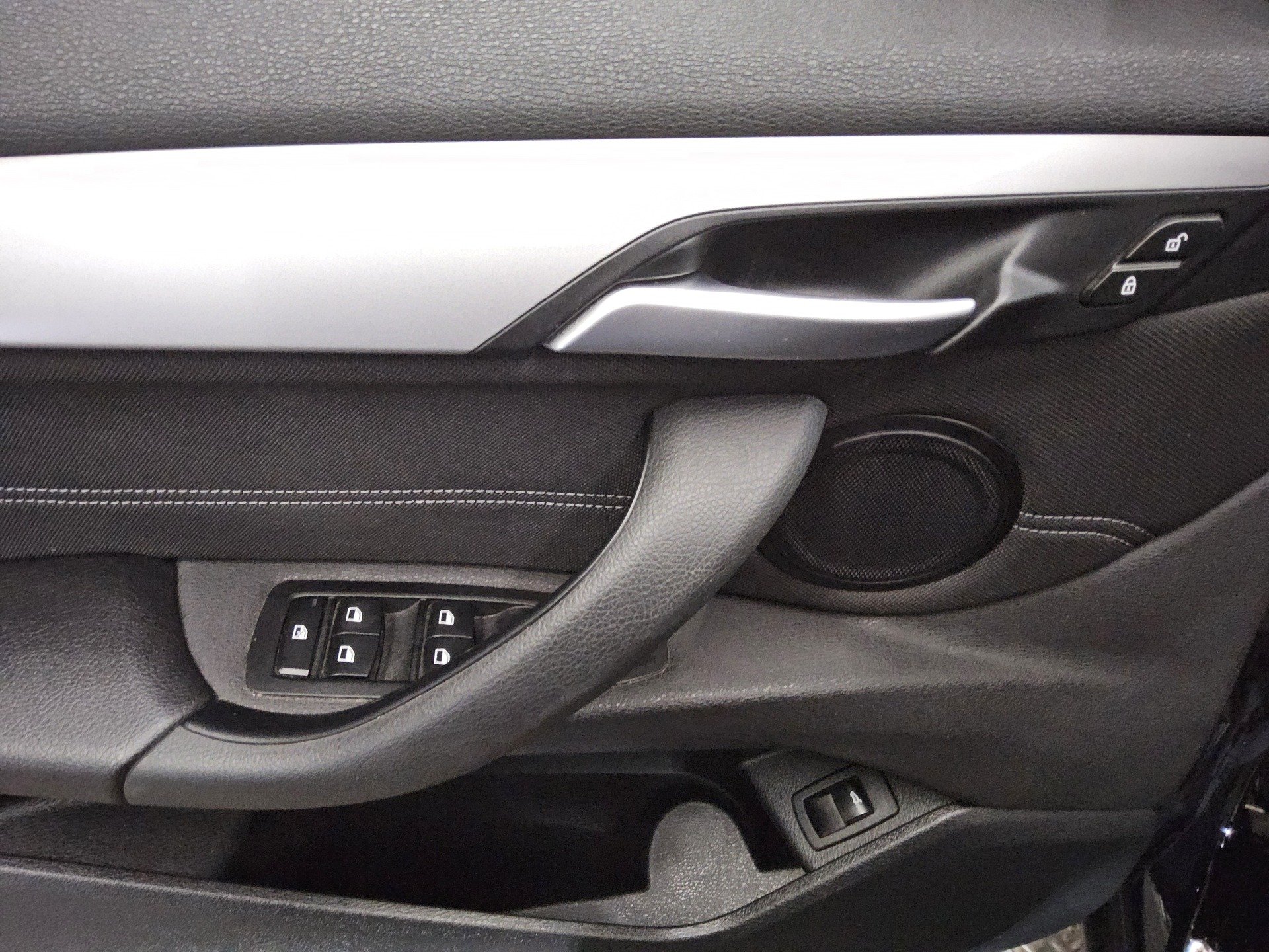 BMW X1 xDrive20d Advantage Navi LED Pano HiFi AHK 9
